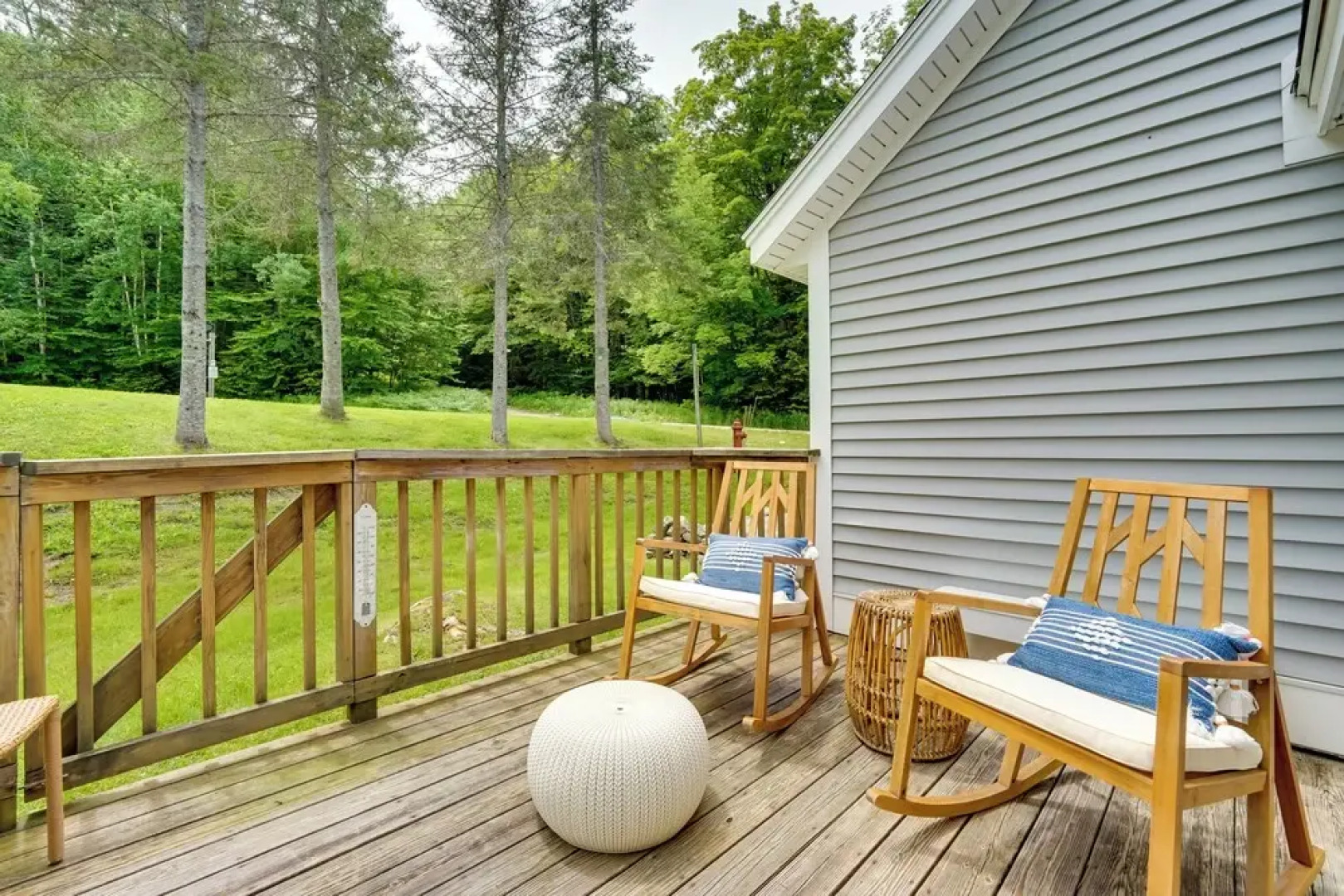 Ski-in/ski-out Magic Mountain Condo w/ Deck!