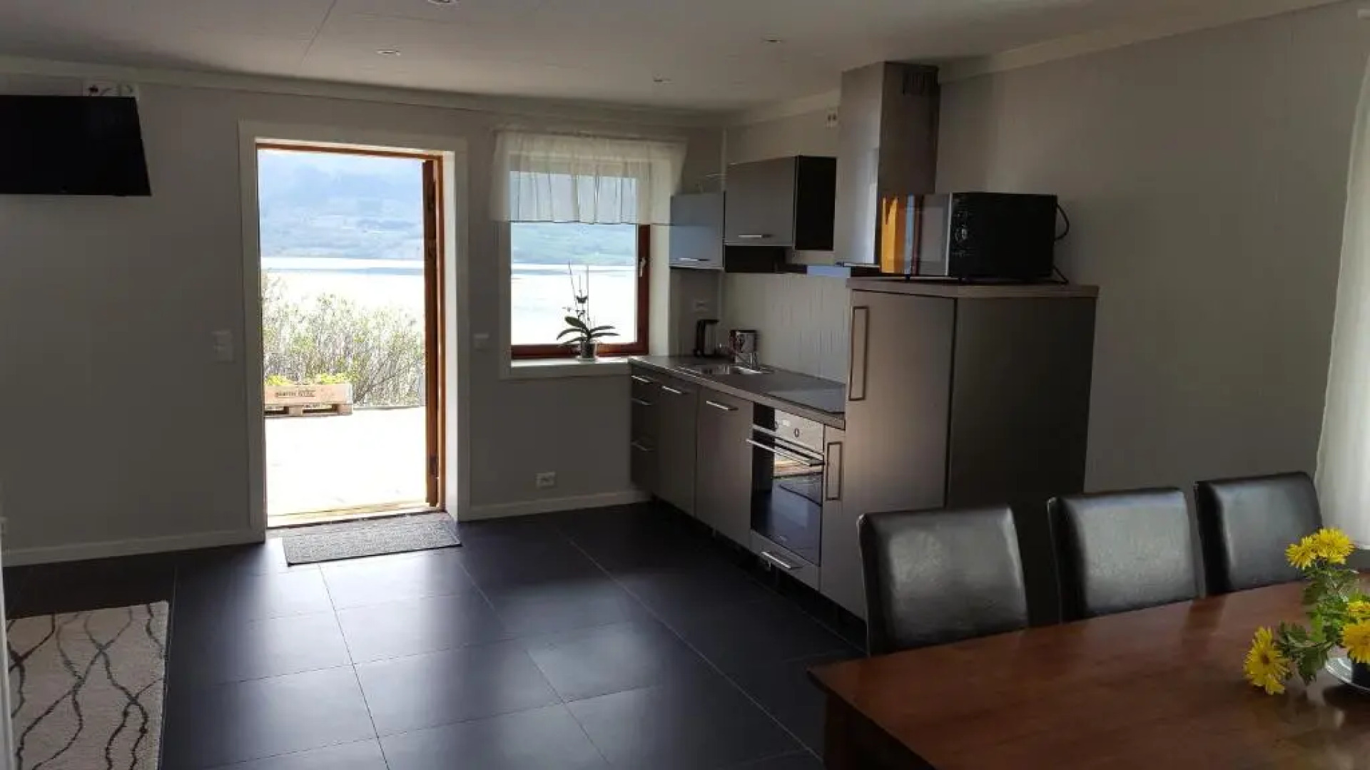 Kvernesfjorden Apartments