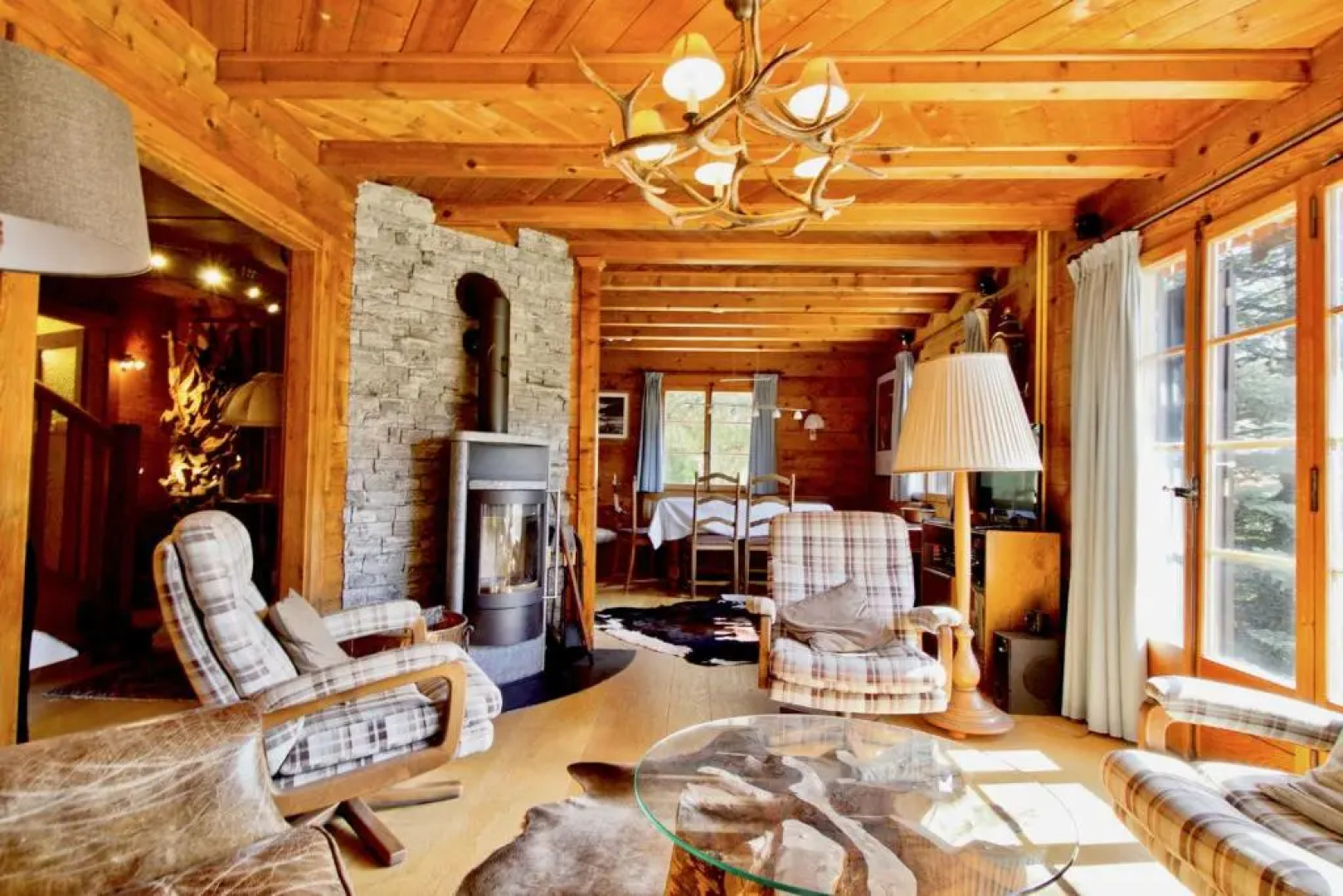 Magnifique Chalet Familial Pour 10 Personnes au Coeur de Nax