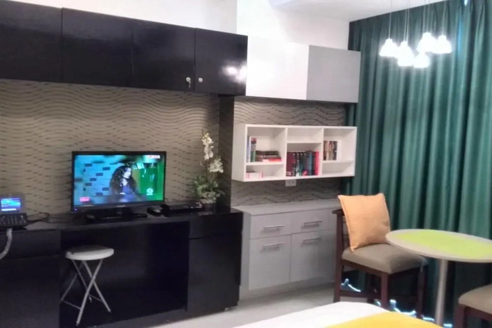 Twin Oaks Place Units