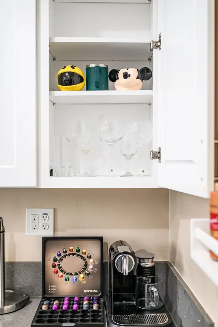 Whimsical Family Stay 10 Min Walk to PV Hospital