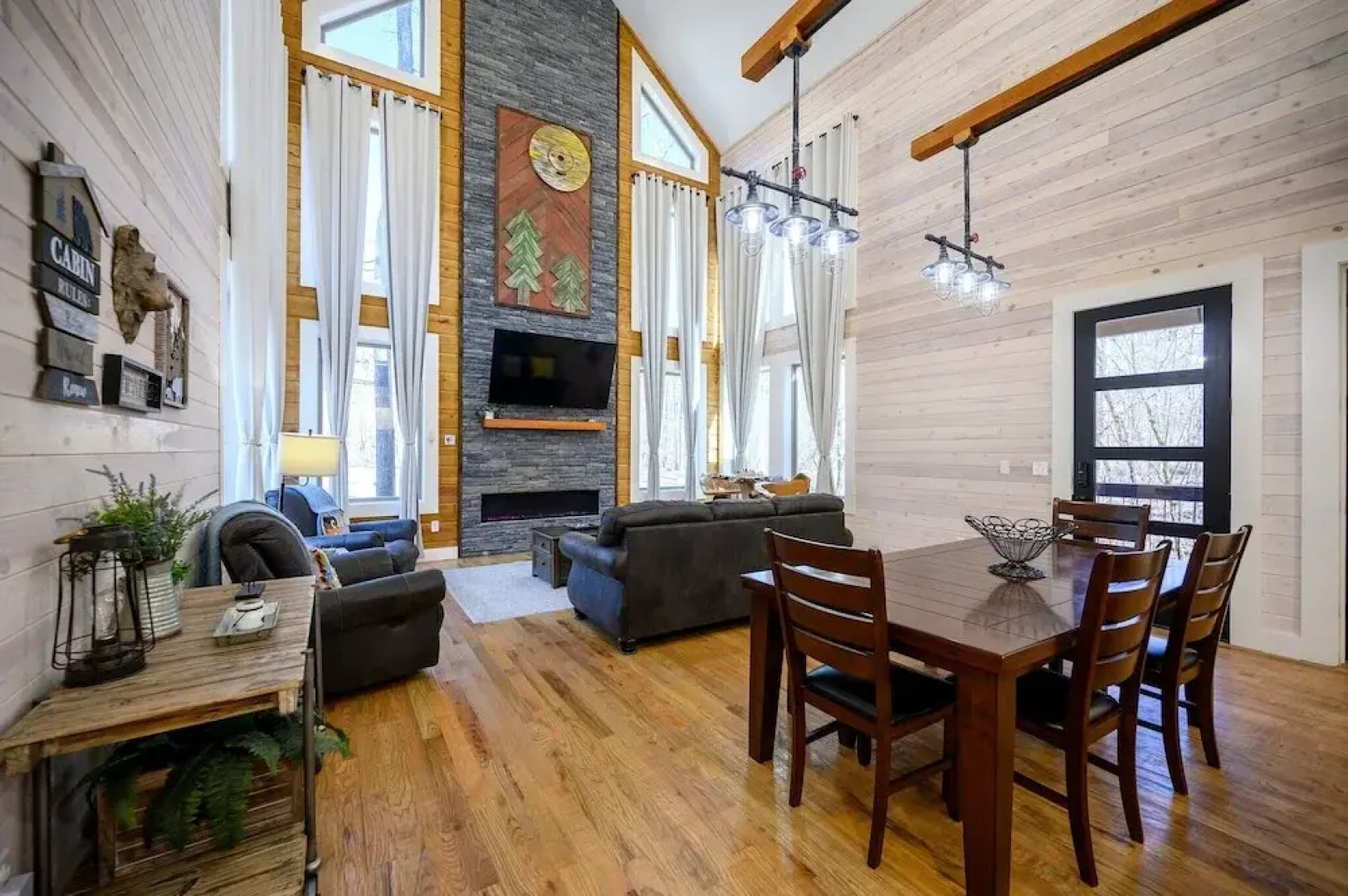 Stardust Hollow Cabin for 14