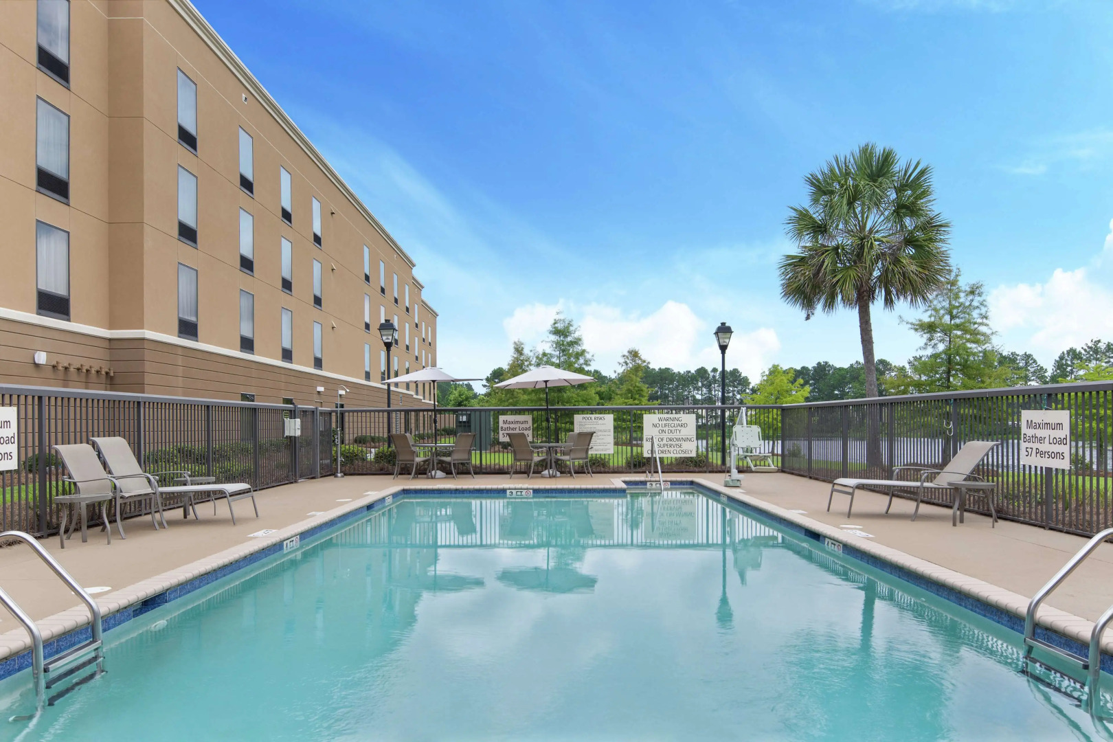 Hampton Inn & Suites Savannah-Airport