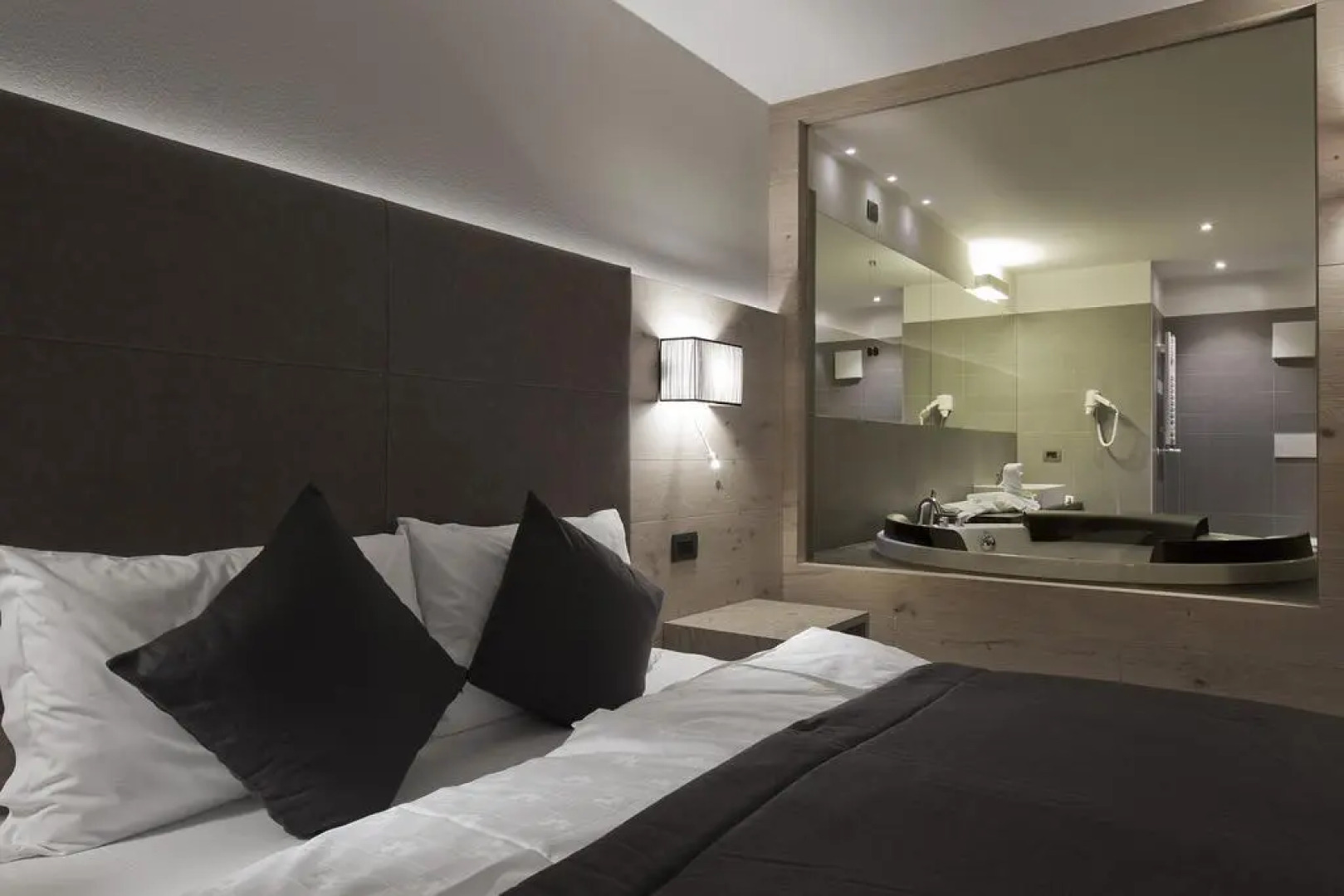Design And Suite Hotel Ciarnadoi