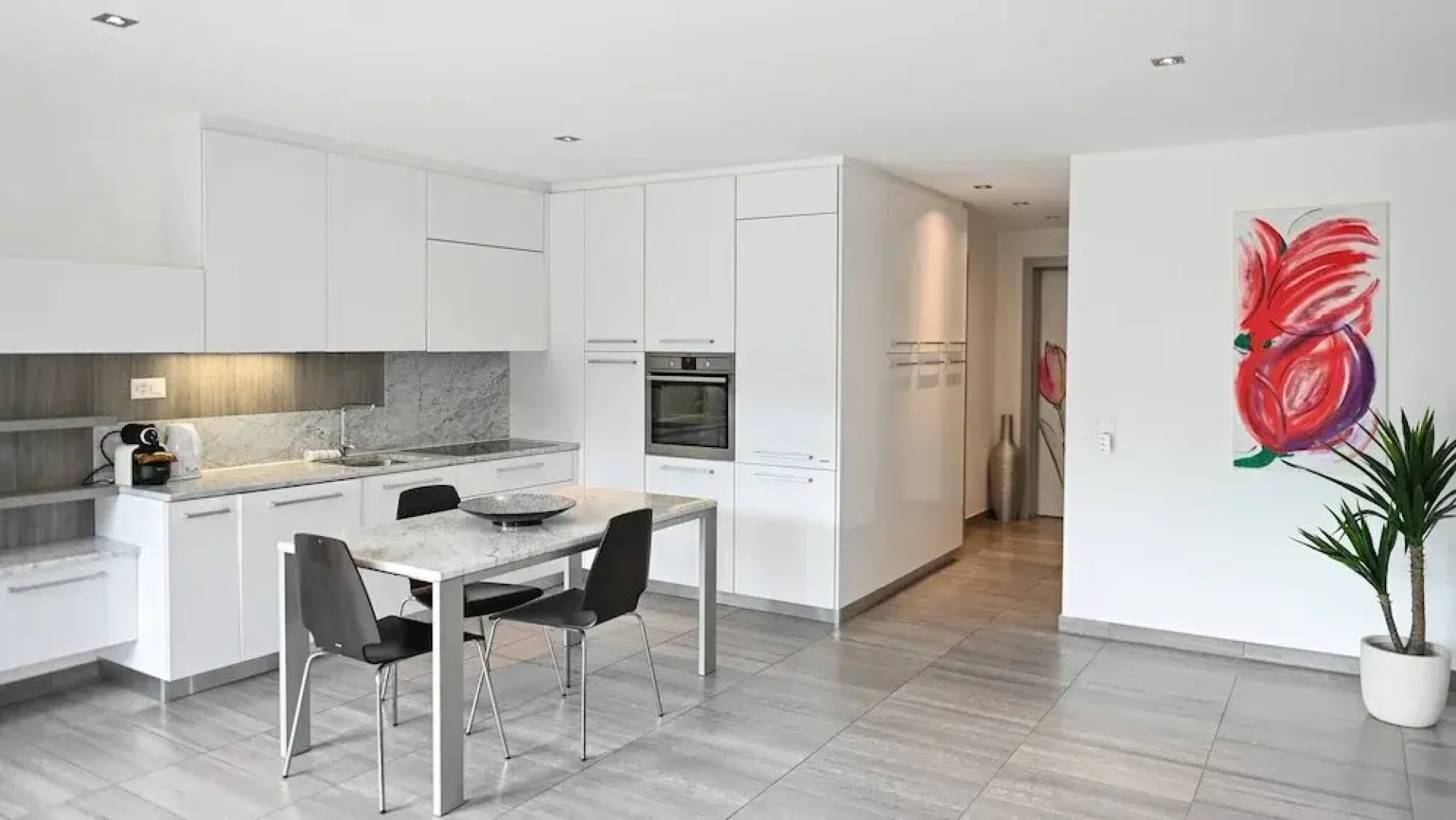 Sunny Suite With Lake View