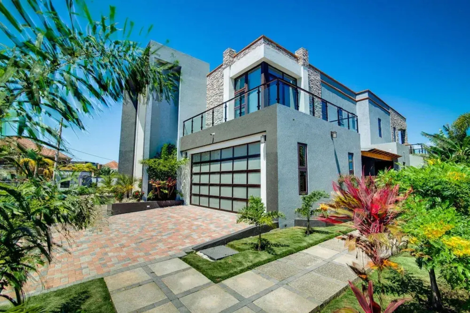 Luxury Oceanfront Villa Fully Staffed Pool Jacuzzi Movie Theatre