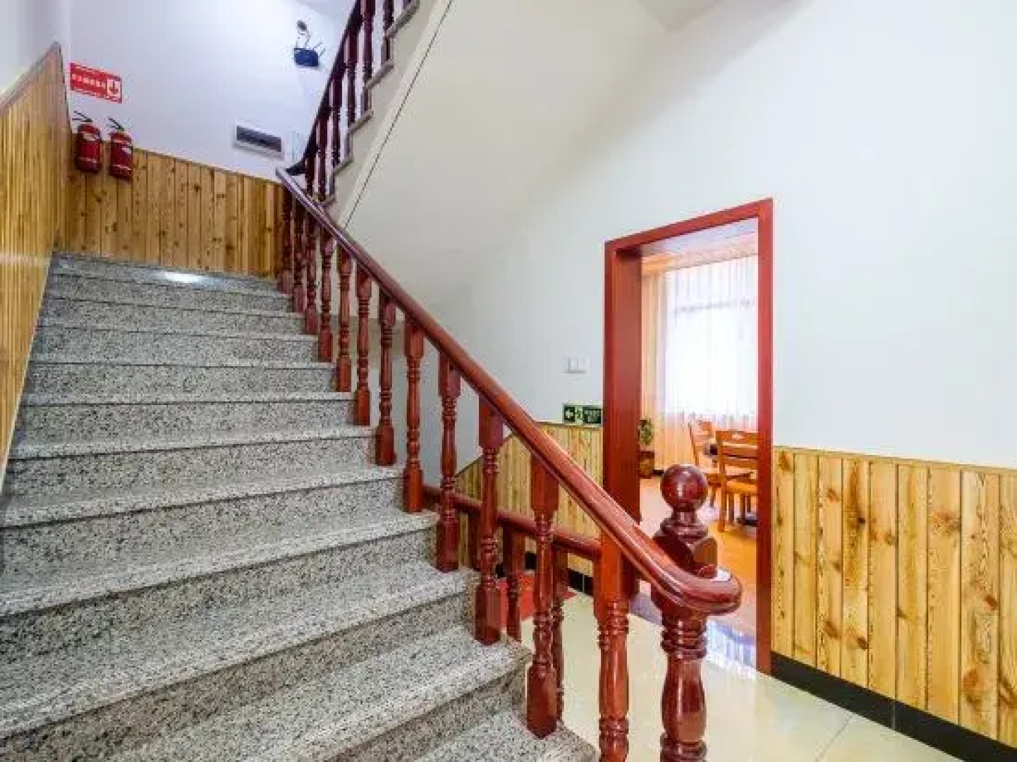 Linxi Xiaozhu Hostel