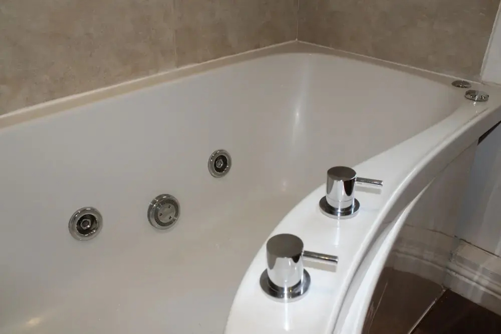 Empire 2 Bedroom Serviced Apartment