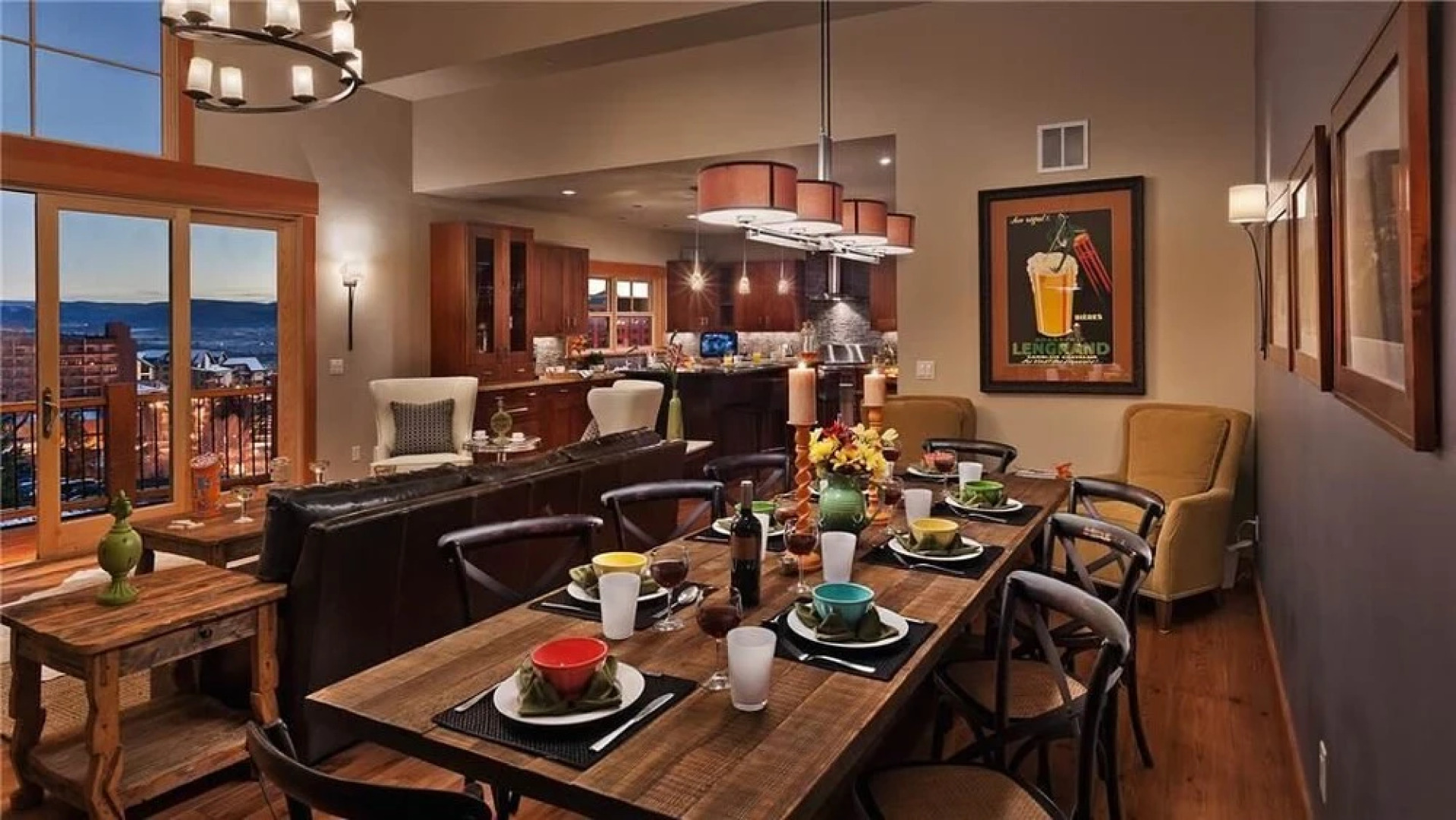 Sunshine Peak Chalet 4 BedroomHoliday home By Moving Mountains