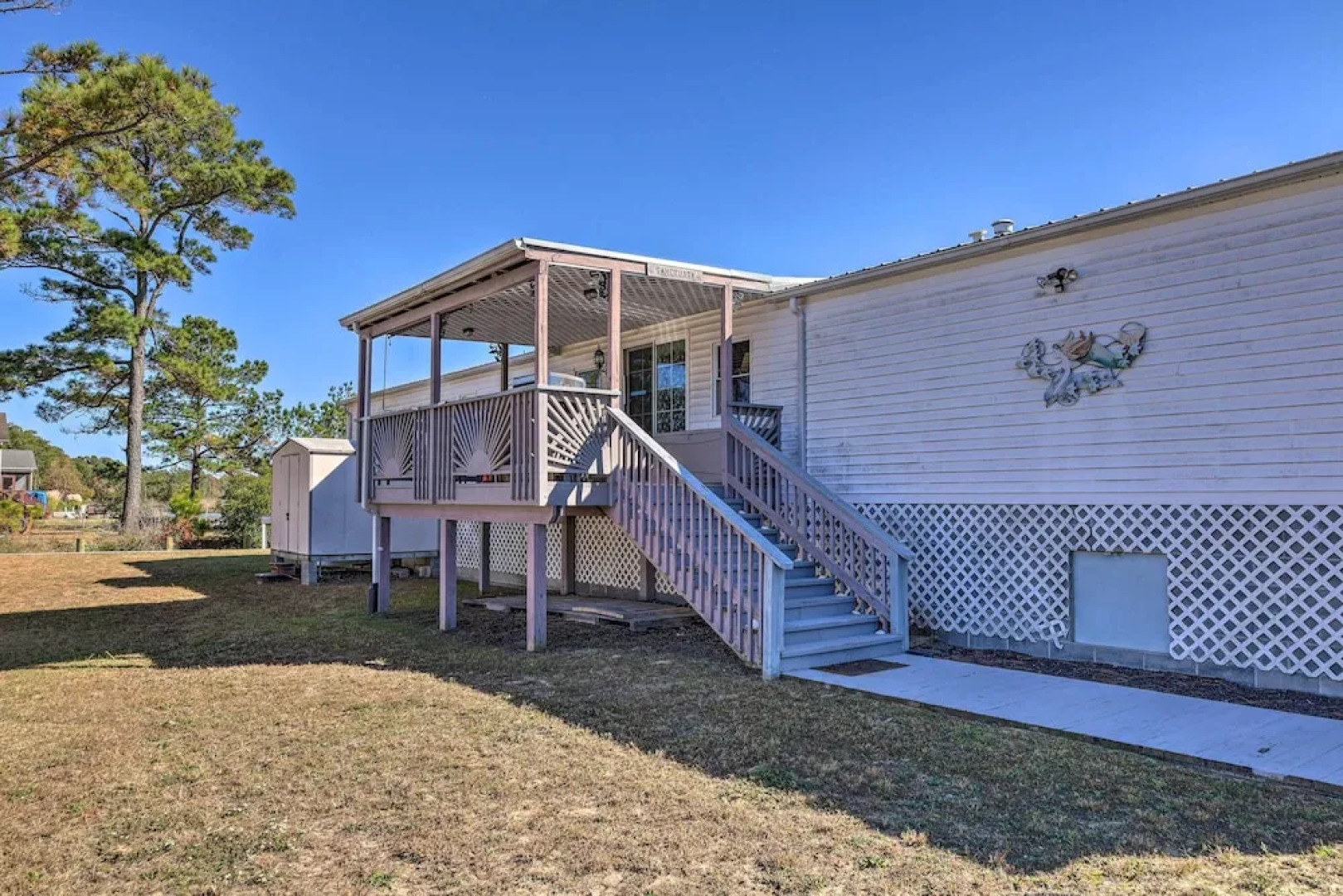 Quaint Chincoteague Island Hideaway w/ 2 Porches!