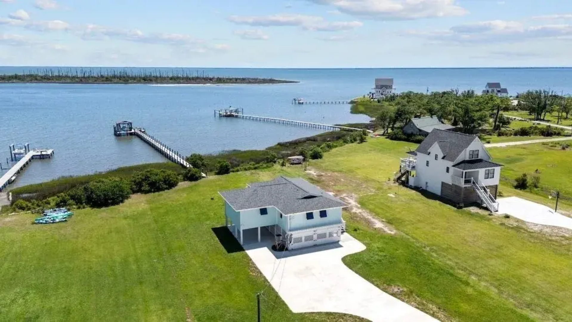 Sunrise Sound Cottage 3 Bedroom Home by RedAwning