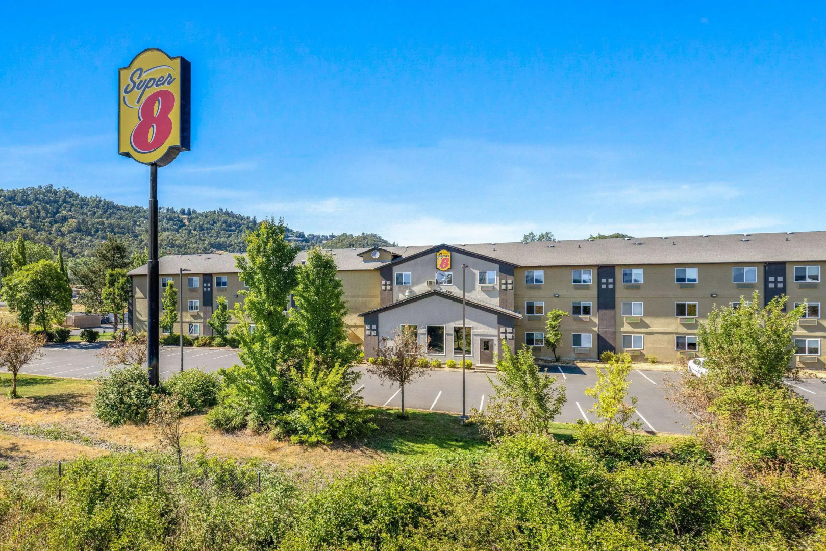 Super 8 by Wyndham Roseburg