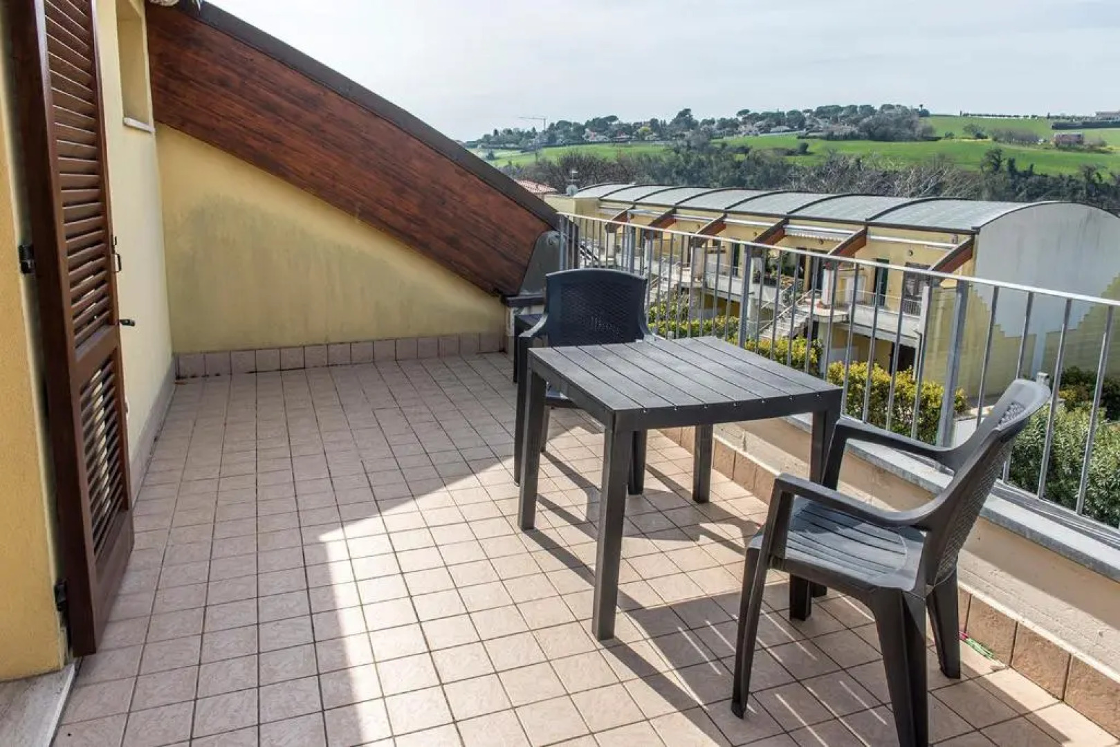 N036 - Numana, bilocale con terrazzo in residence con piscina