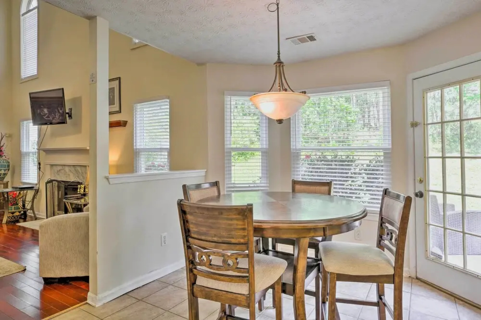 Pet-friendly Home w/ Yard ~ 15 Mi to Atlanta!