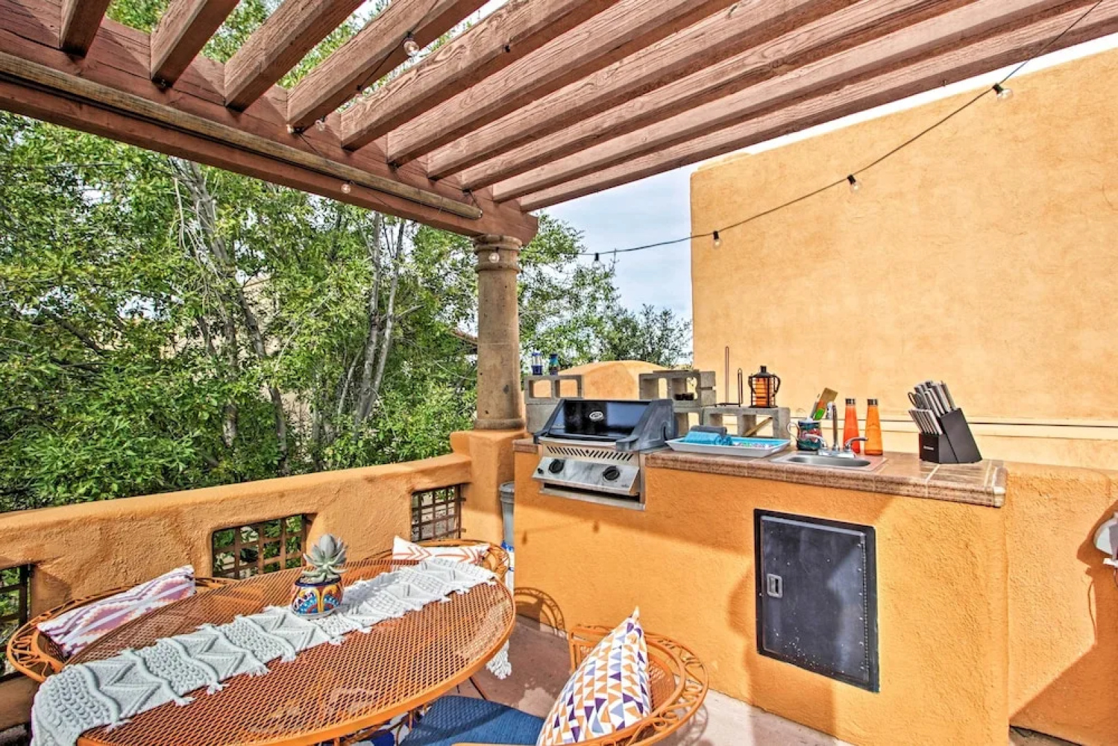 Adobe Escape w/ Outdoor Kitchen & Pool Access