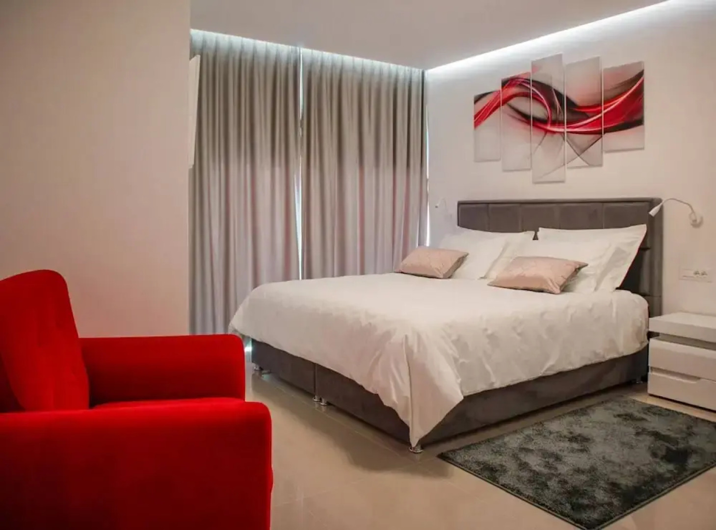 Sunset Serenity Villa With Pool, Gym and Sauna