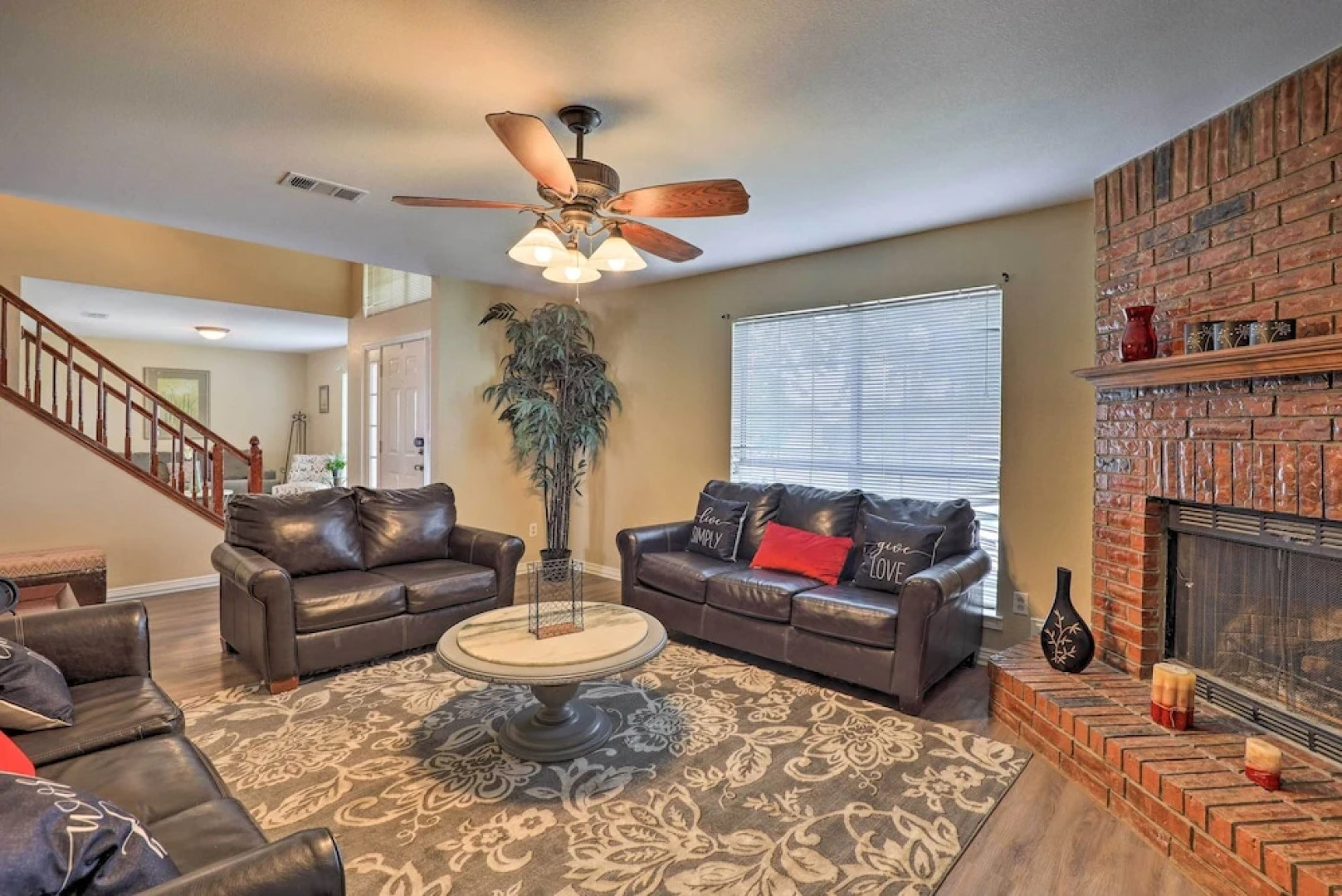 16 Mi to Dtwn Dallas: Spacious Home w/ Yard!