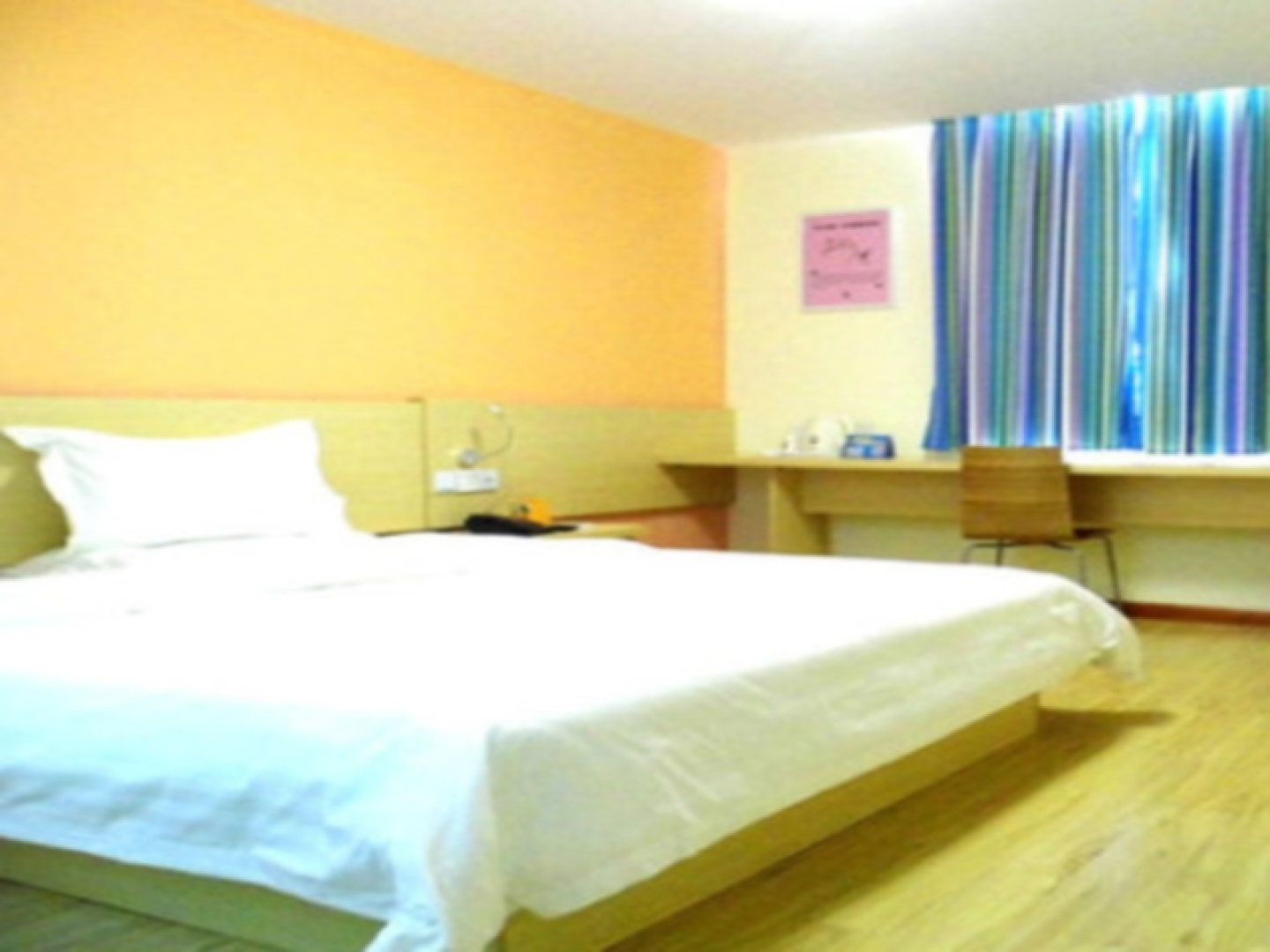 7 Days Inn Bazhong Nan Chi South Road Fenghuang City Branch