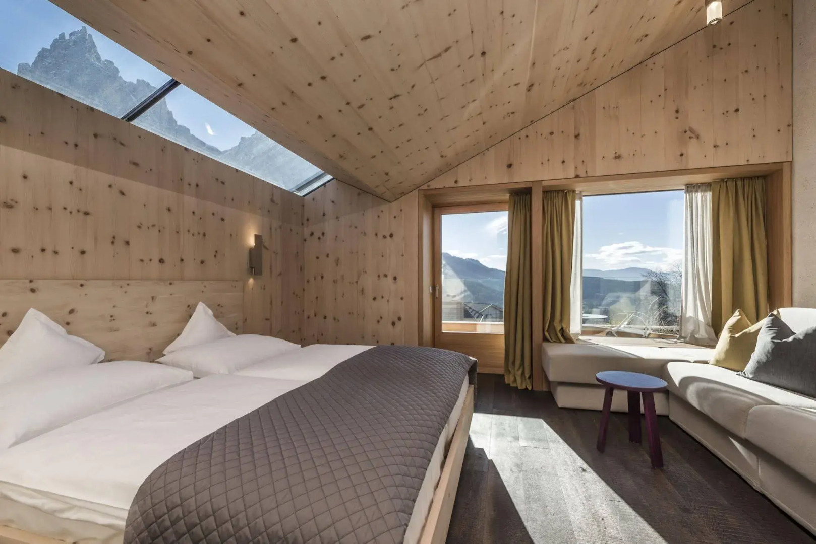 La Paula Apartments & Suites