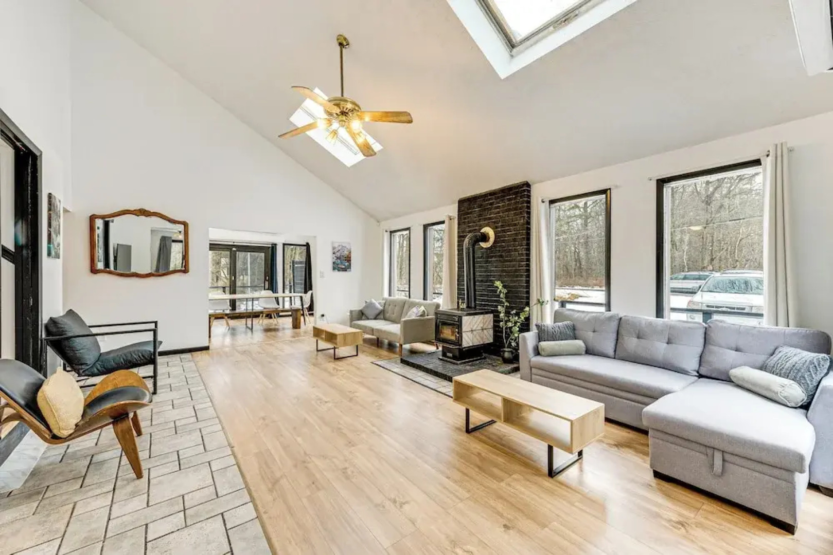 Hot Tub & Game Room: Long Pond Getaway!