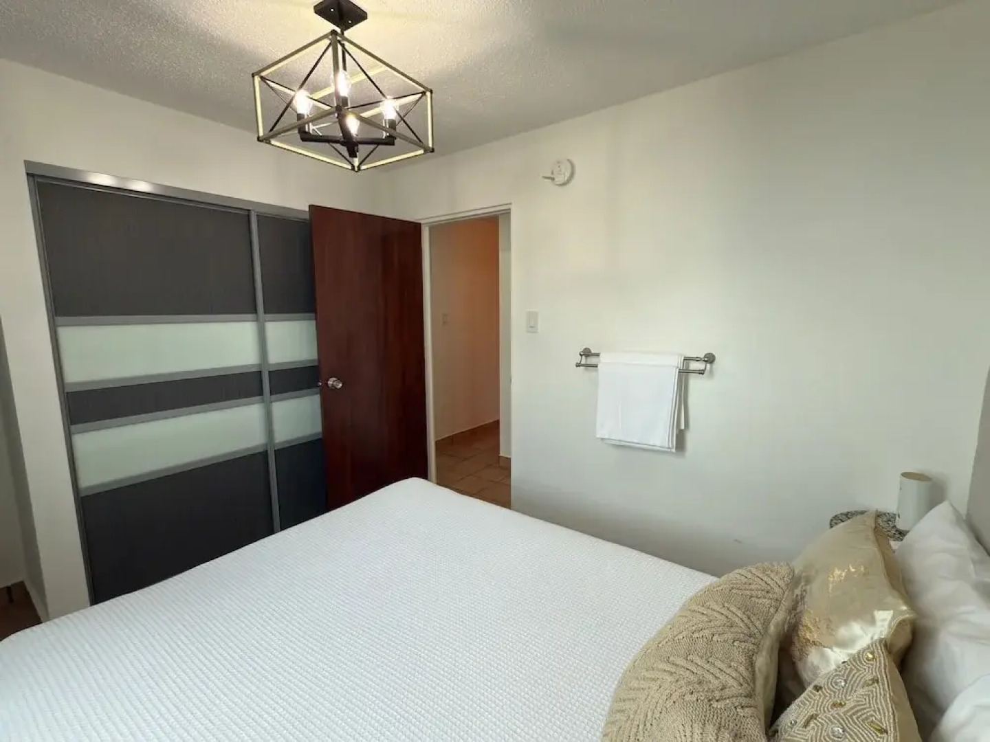 3 Bed 1 Bath 1 Park Plaza Universidad