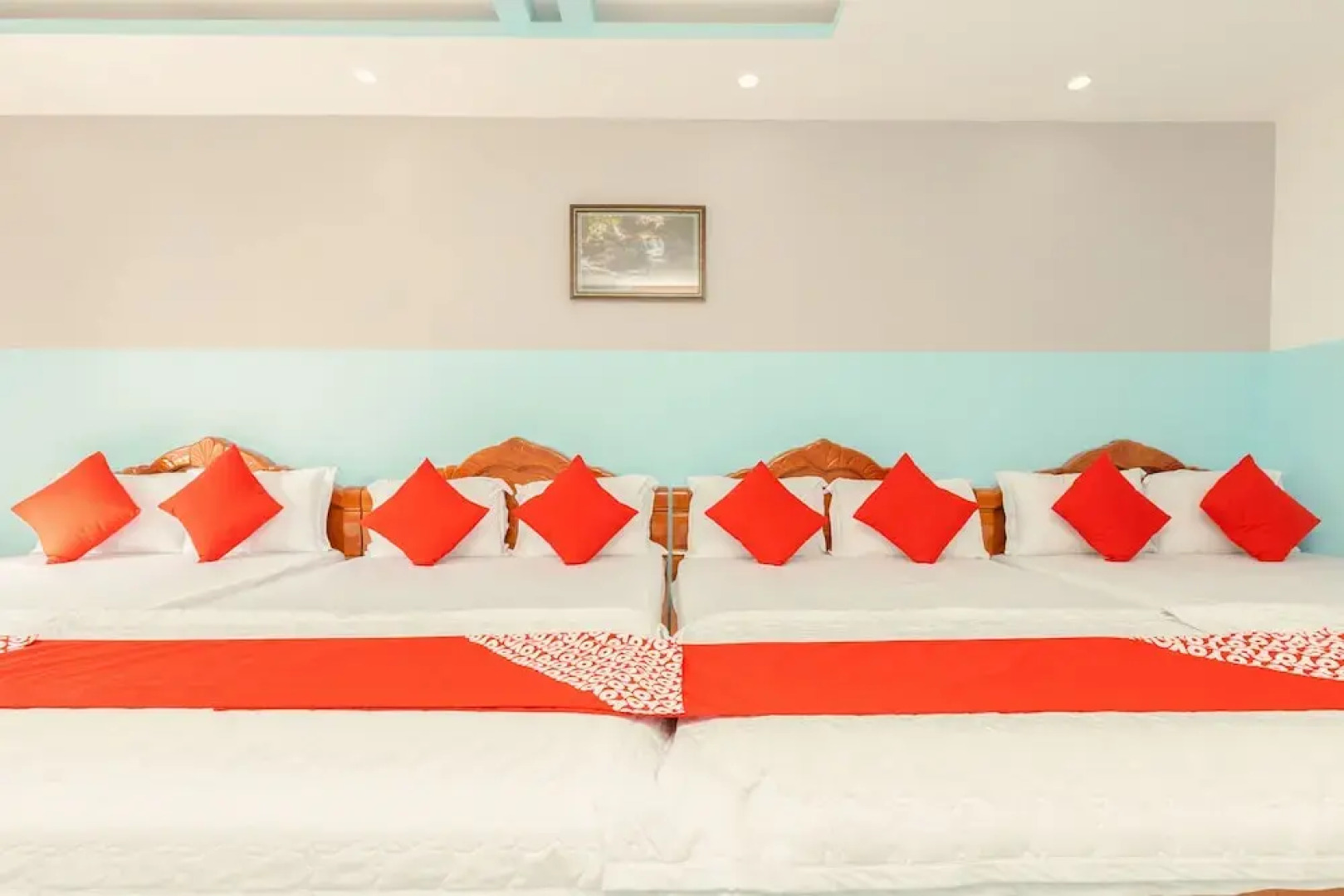 Hoang Truong Hotel by OYO Rooms