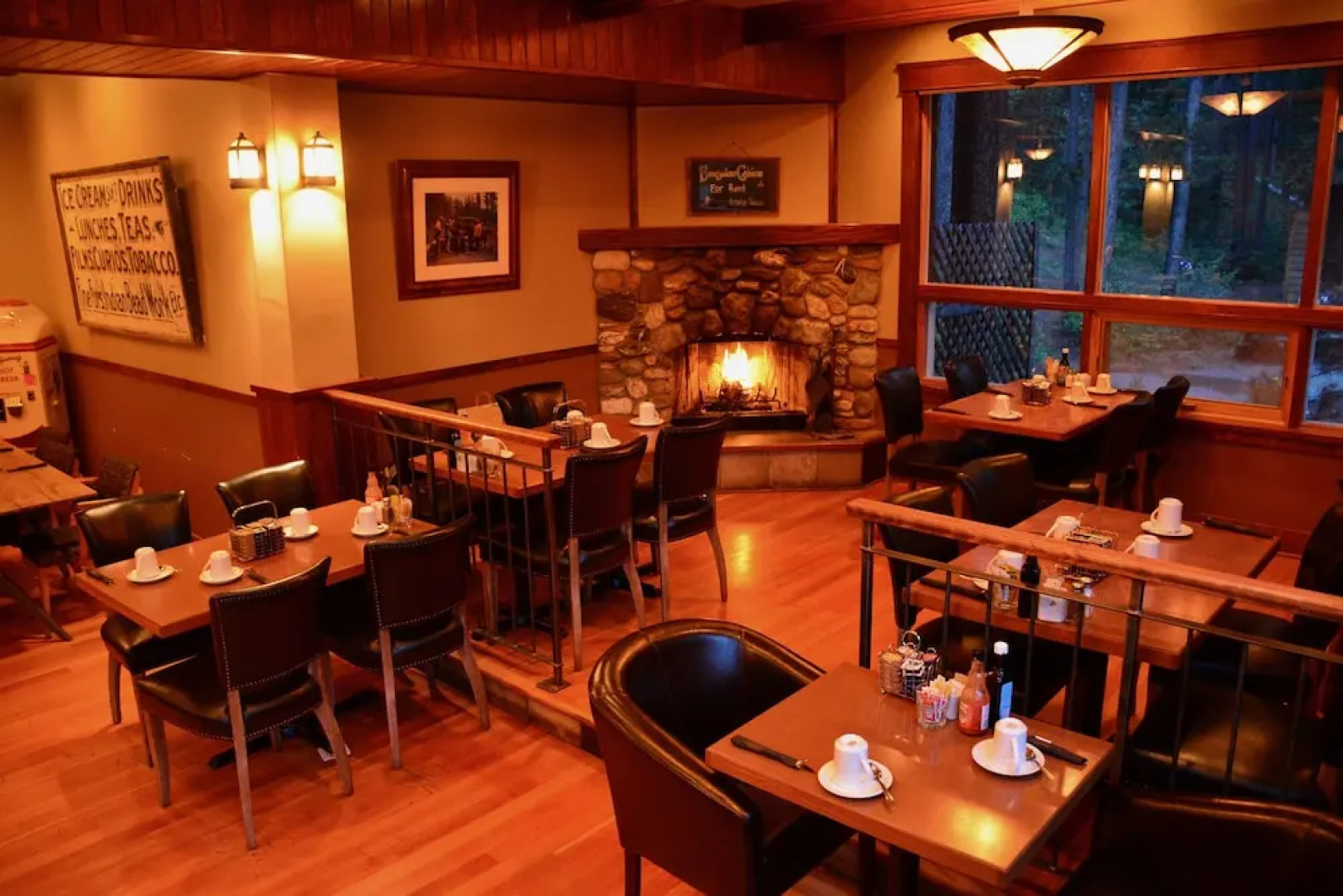 Johnston Canyon Lodge and Bungalows