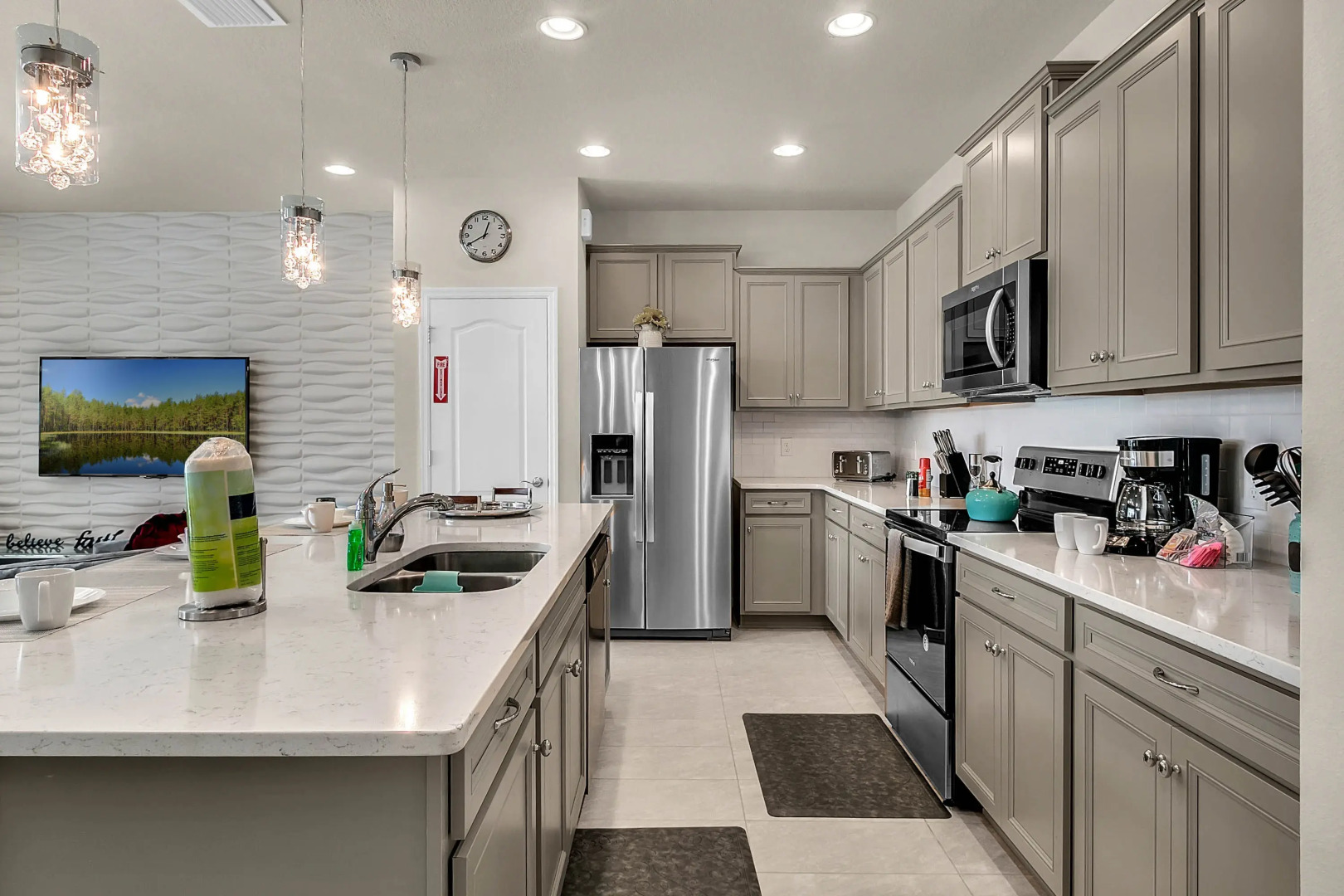 5 Bedrooms / 4.5 Bathrooms / Windsor at Westside (8928 SA), Kissimmee, US