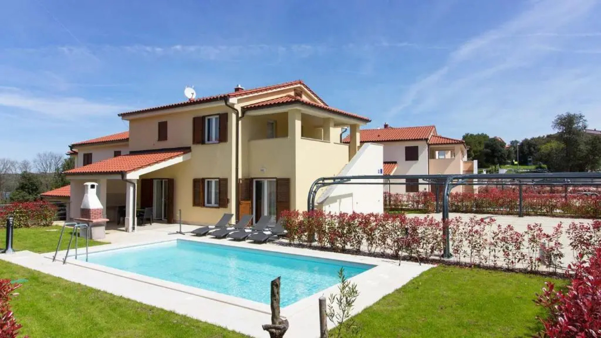 Luxury Villa Olivia with pool , 200m from the beach