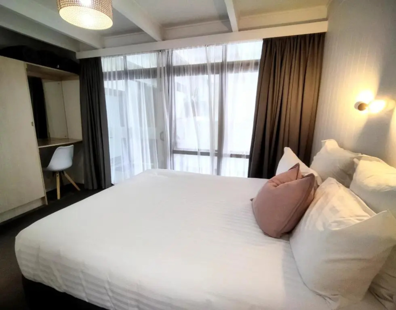 Whispering Sands Motel