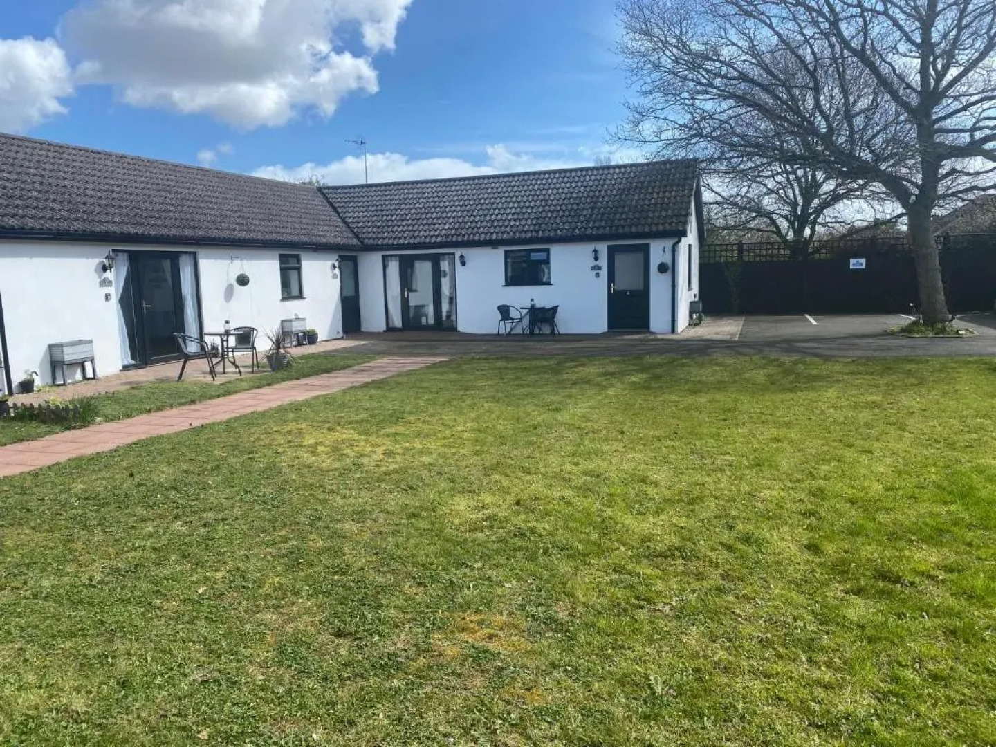 Number 1 Lytton Tree Lodge