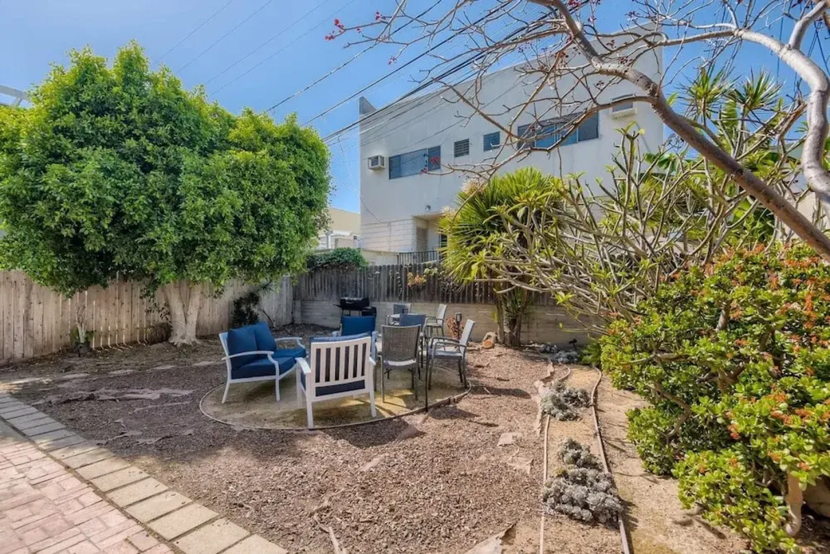 Walk to Beach - King Apt In 1 Area - AB