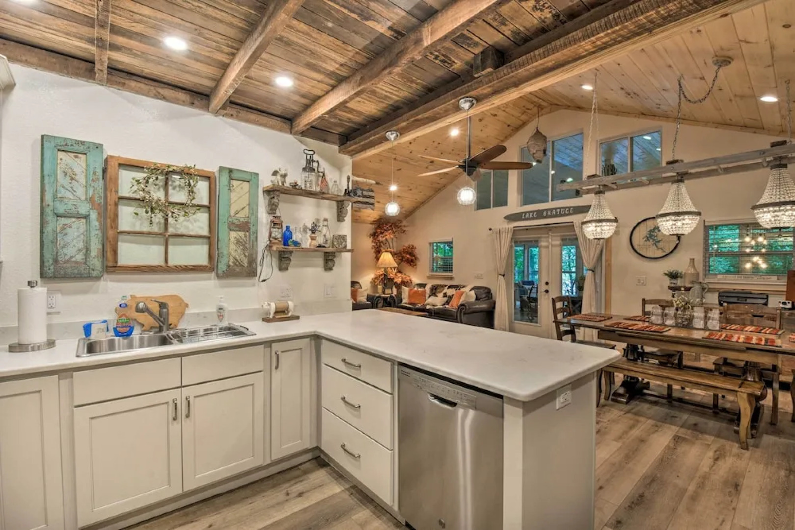 Hiawassee Getaway w/ Hot Tub, Deck & Lake Access!