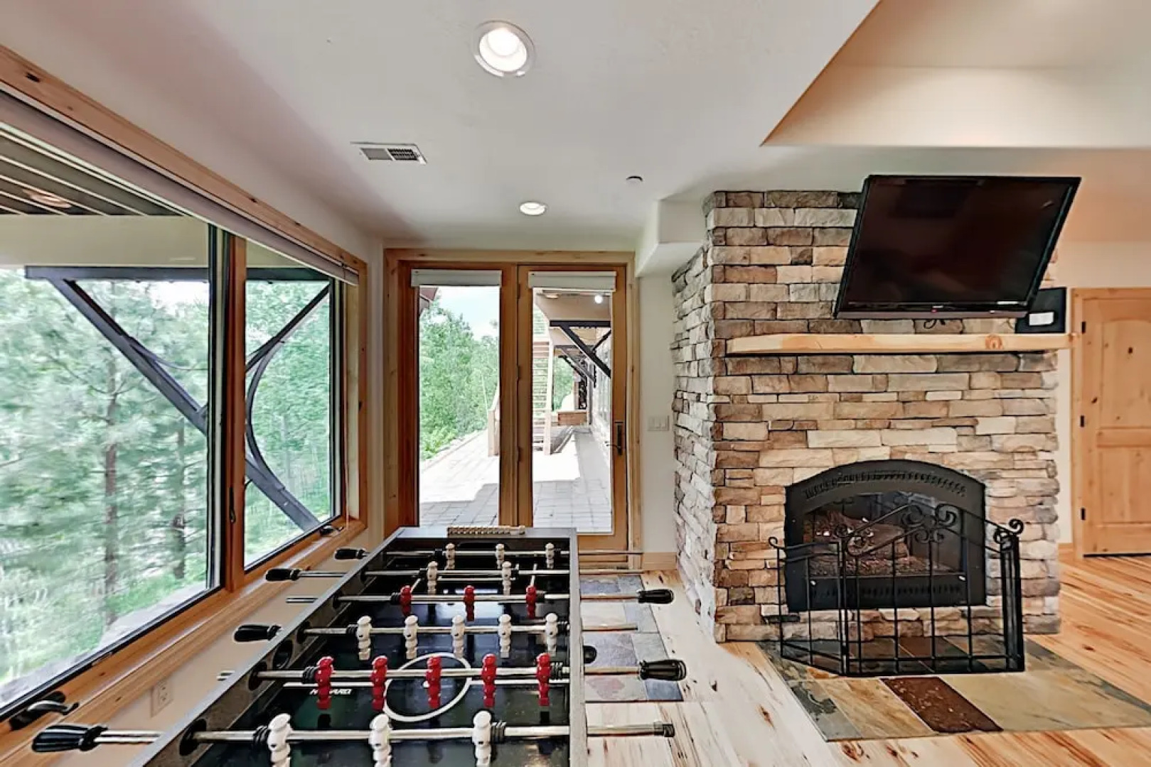 Epic Mountain Lodge Hideaway W/ Fireplaces & Deck 4 Bedroom Home