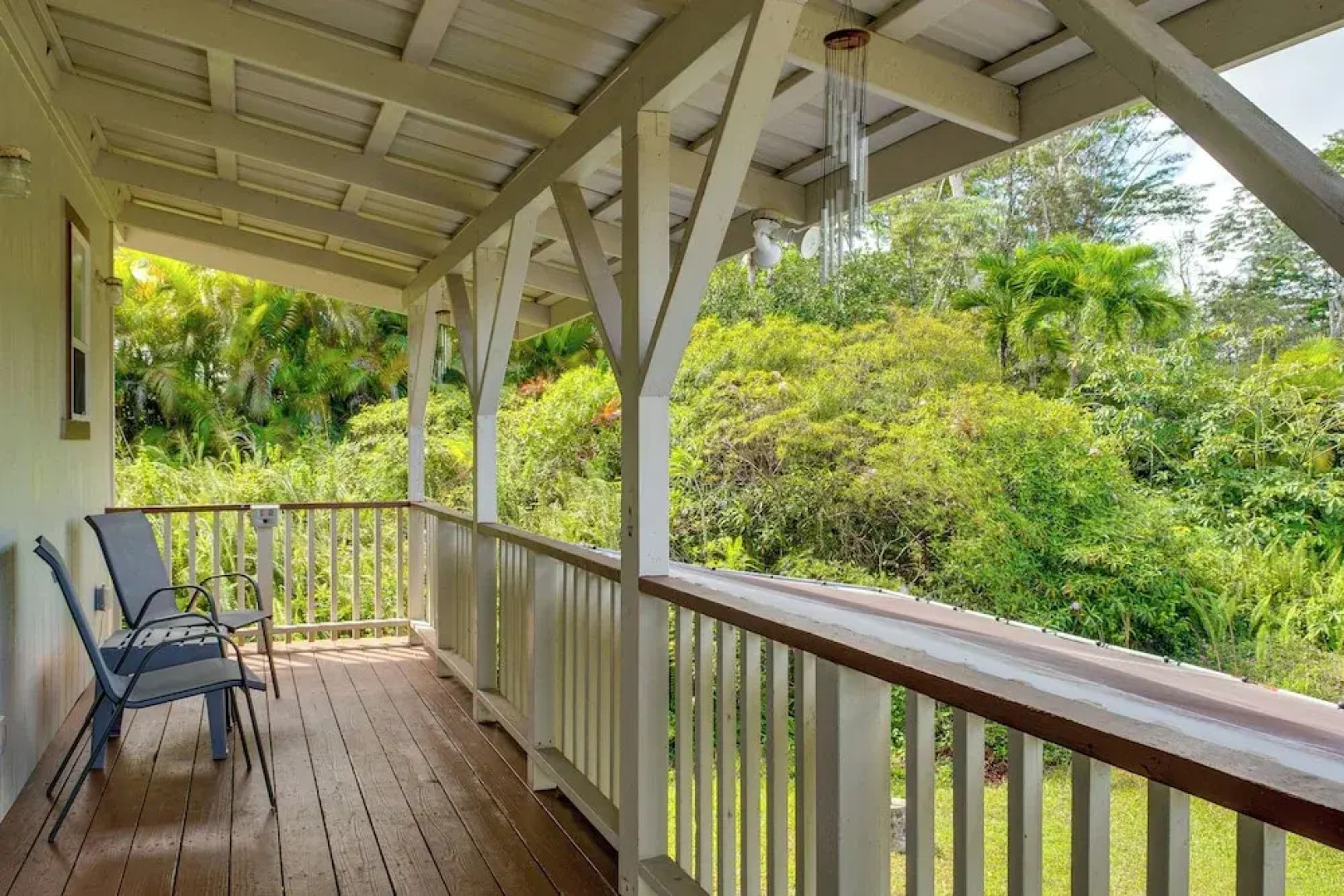 4 Mi to Beach: Keaau Retreat w/ Relaxing Porch!