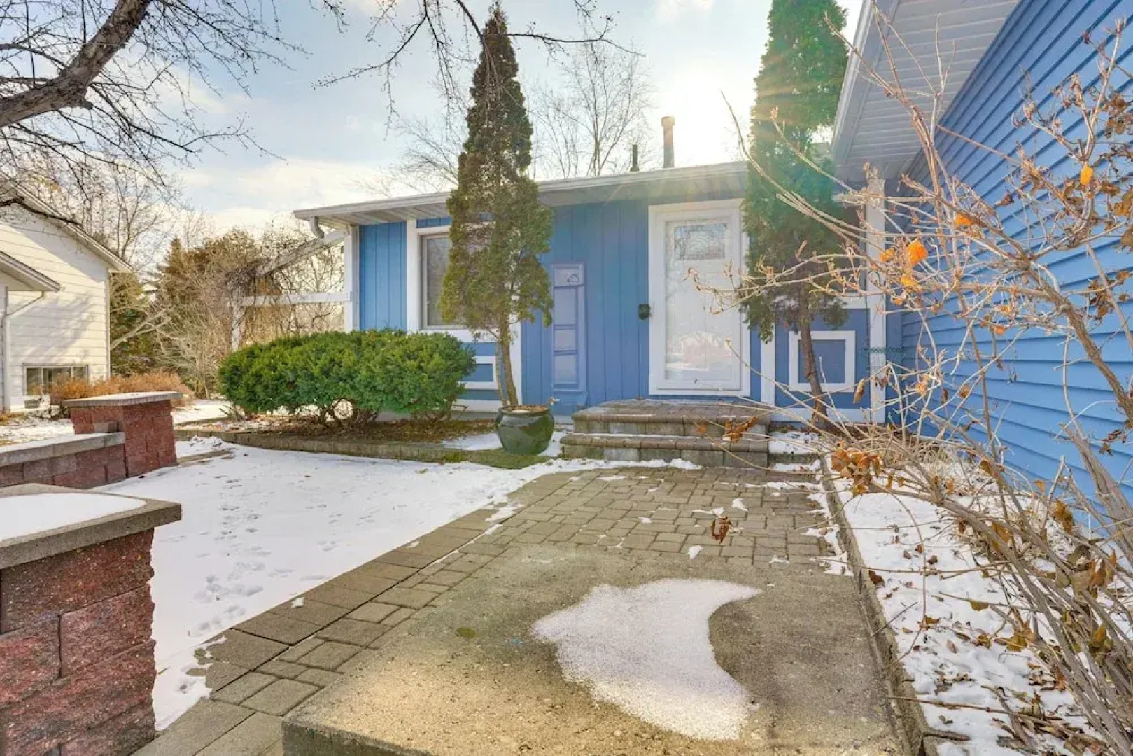 Charming Savage Home w/ Yard: 18 Mi to Minneapolis