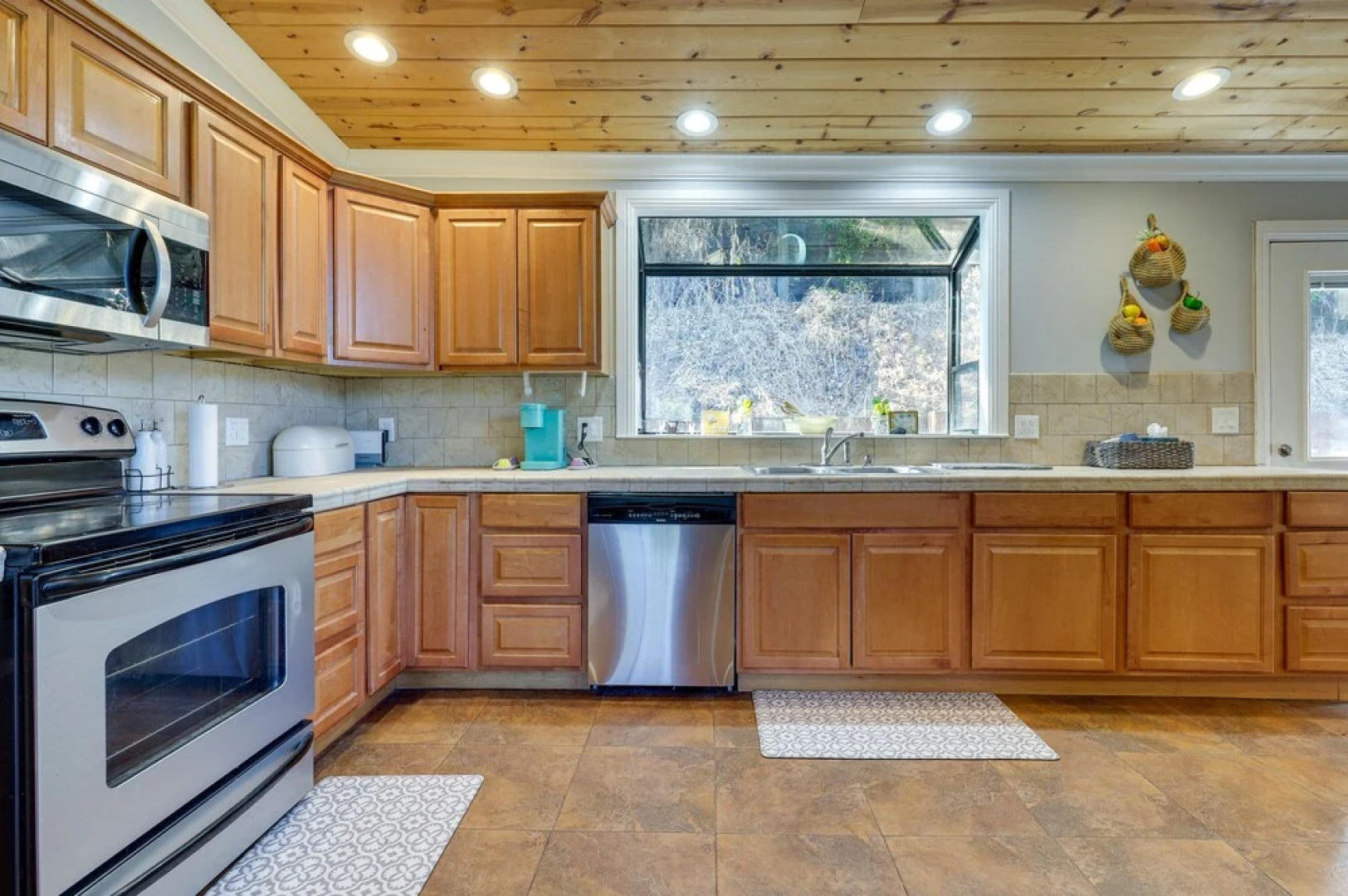 Peaceful Lower Lake Home ~ 5 Mi to Clear Lake!