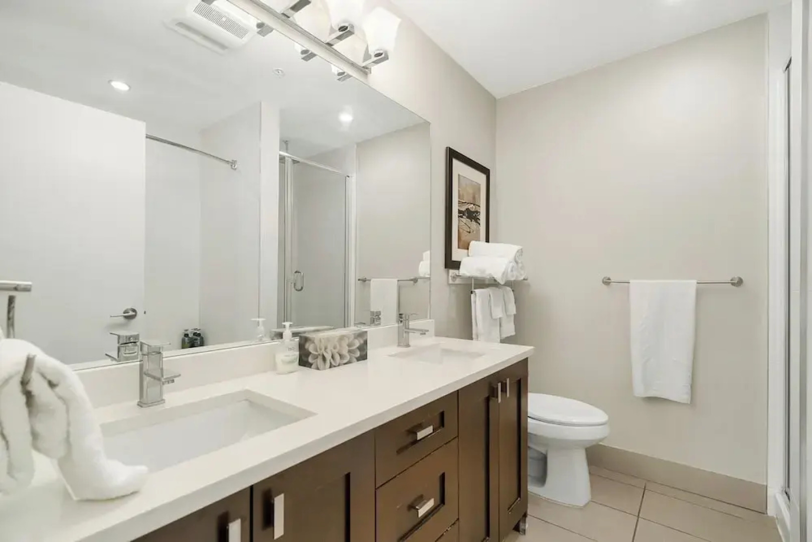 Harmony Haven 2BR Lakefront Suite