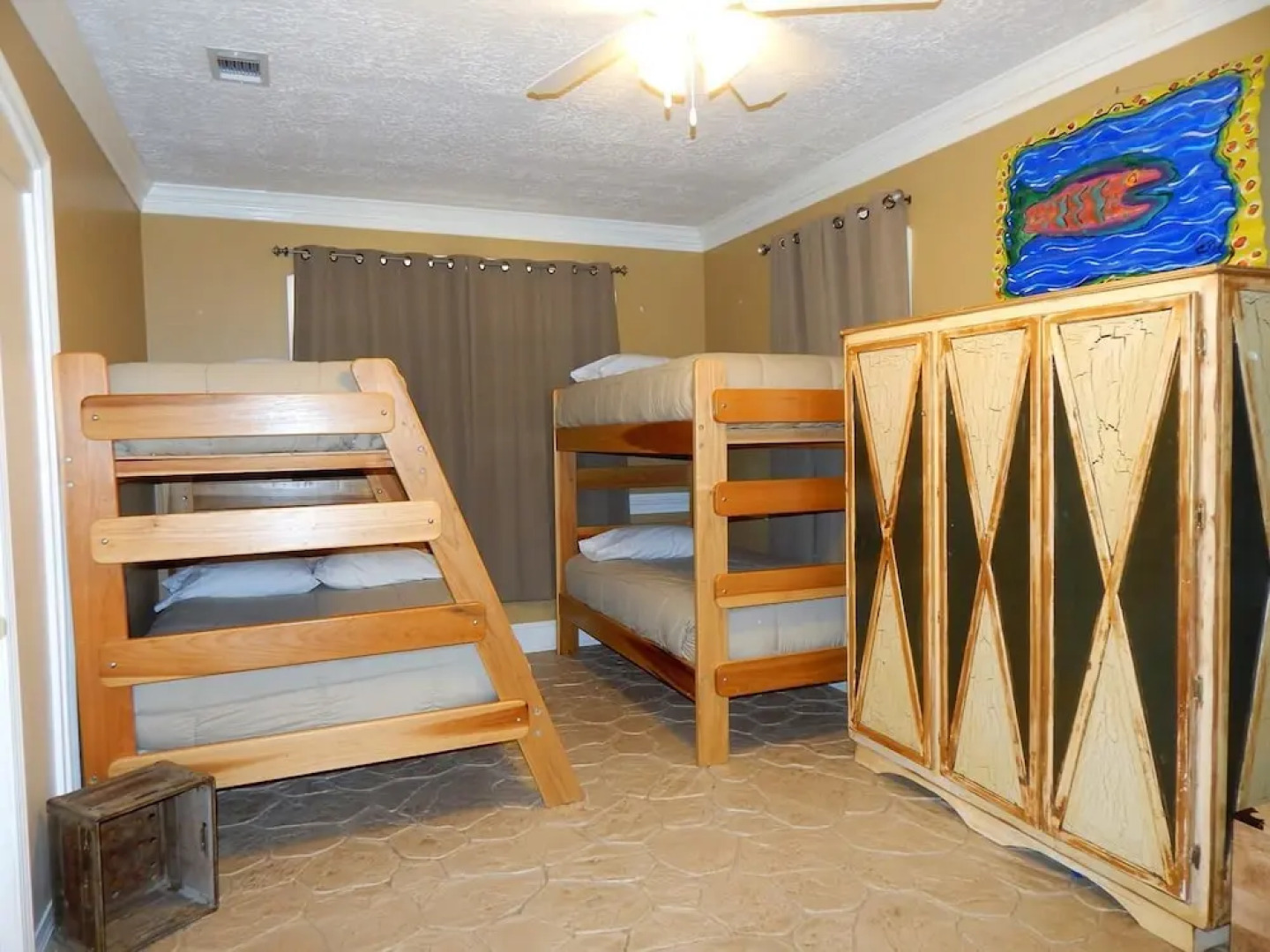 015 Red Roof Inn 4 Bedrooms 4 Bathrooms Home