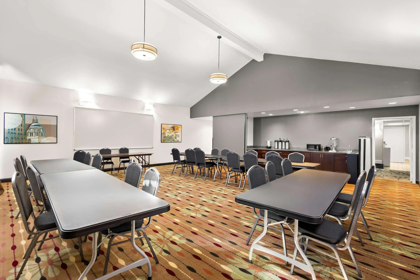 Best Western Luxbury Inn Fort Wayne