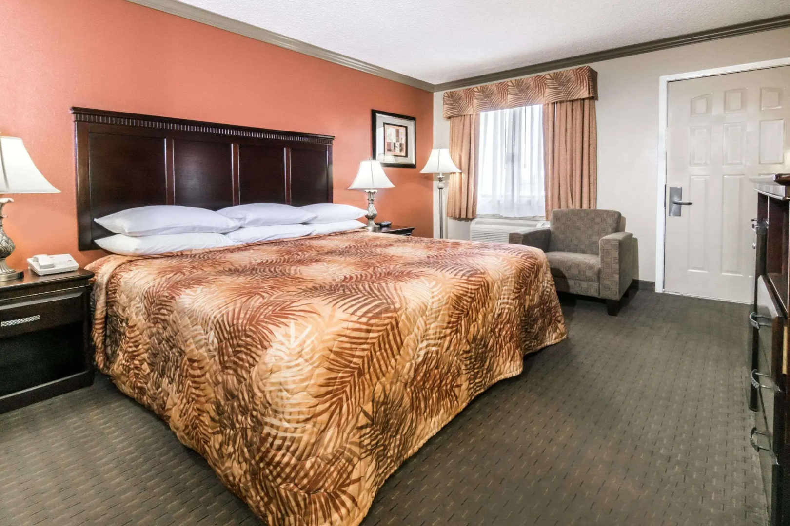 Hill Country Inn & Suites