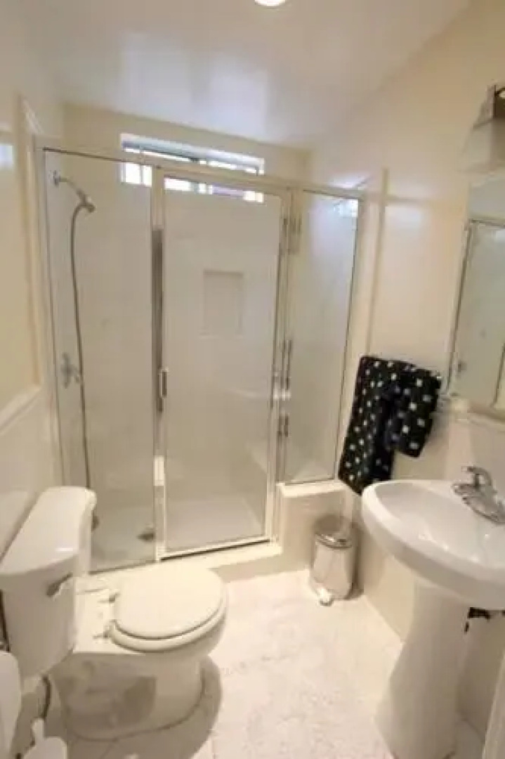 Adorable West Hollywood One-Bedroom Apartment