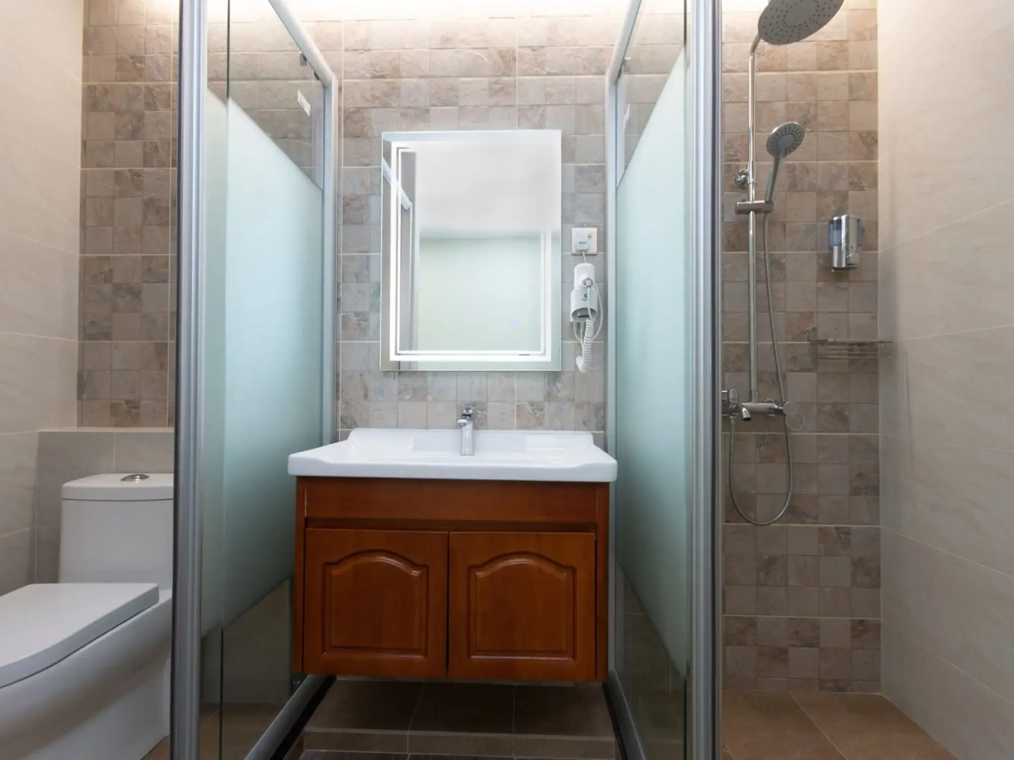 OYO 89375 Regent Hotel