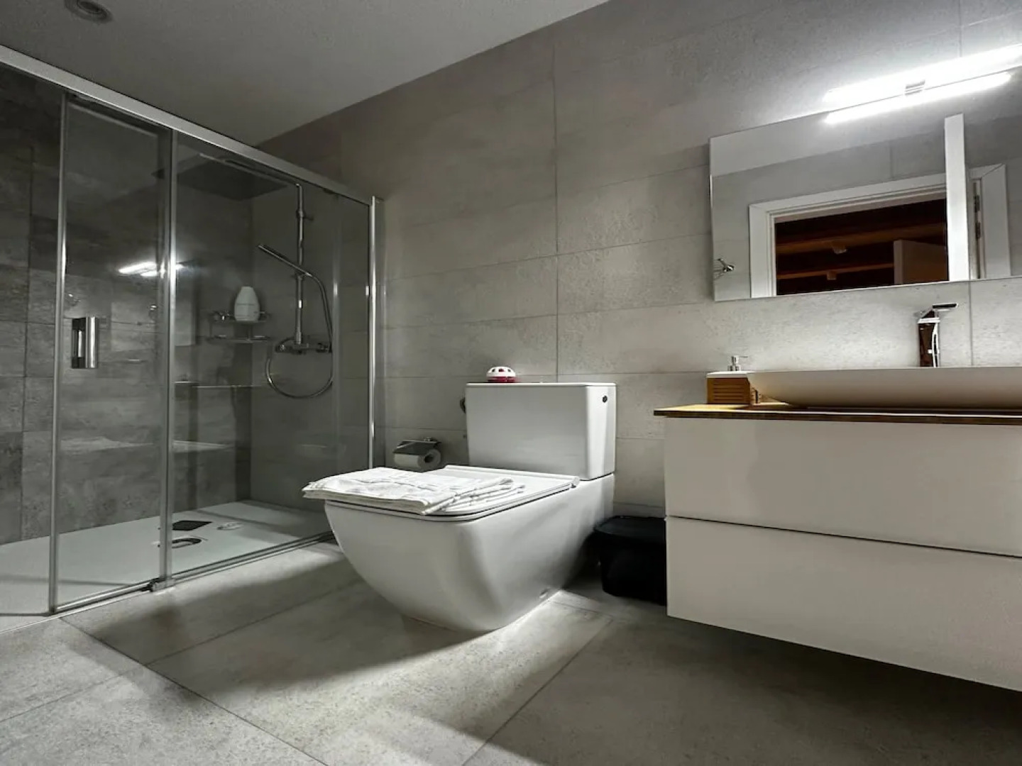 Heritage Living Apartment With Spectacular Views