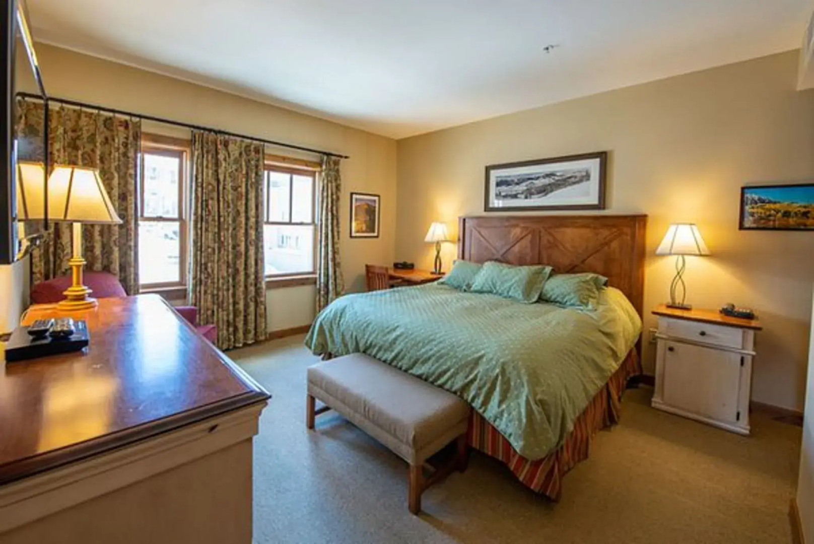 Lodge at Mountaineer Square