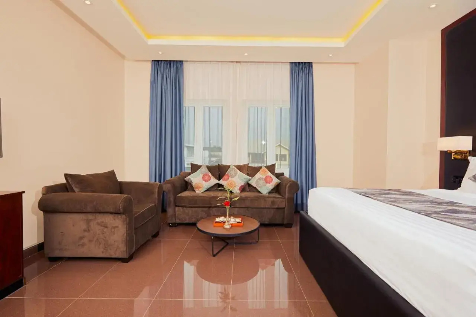 Отель The Yacht Hotel