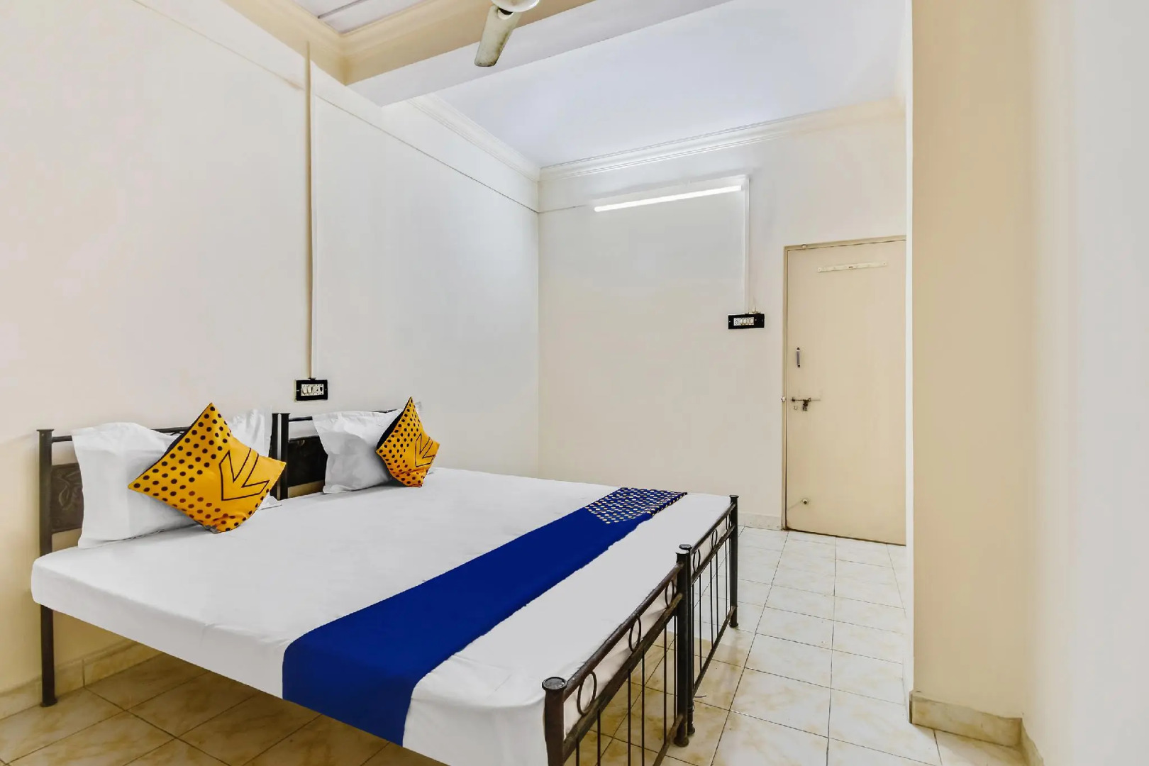 SPOT ON 64978 Gokul Plaza