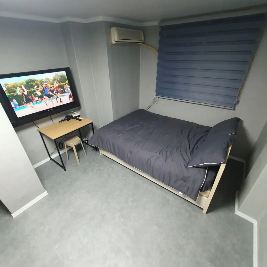 Seven Hostel