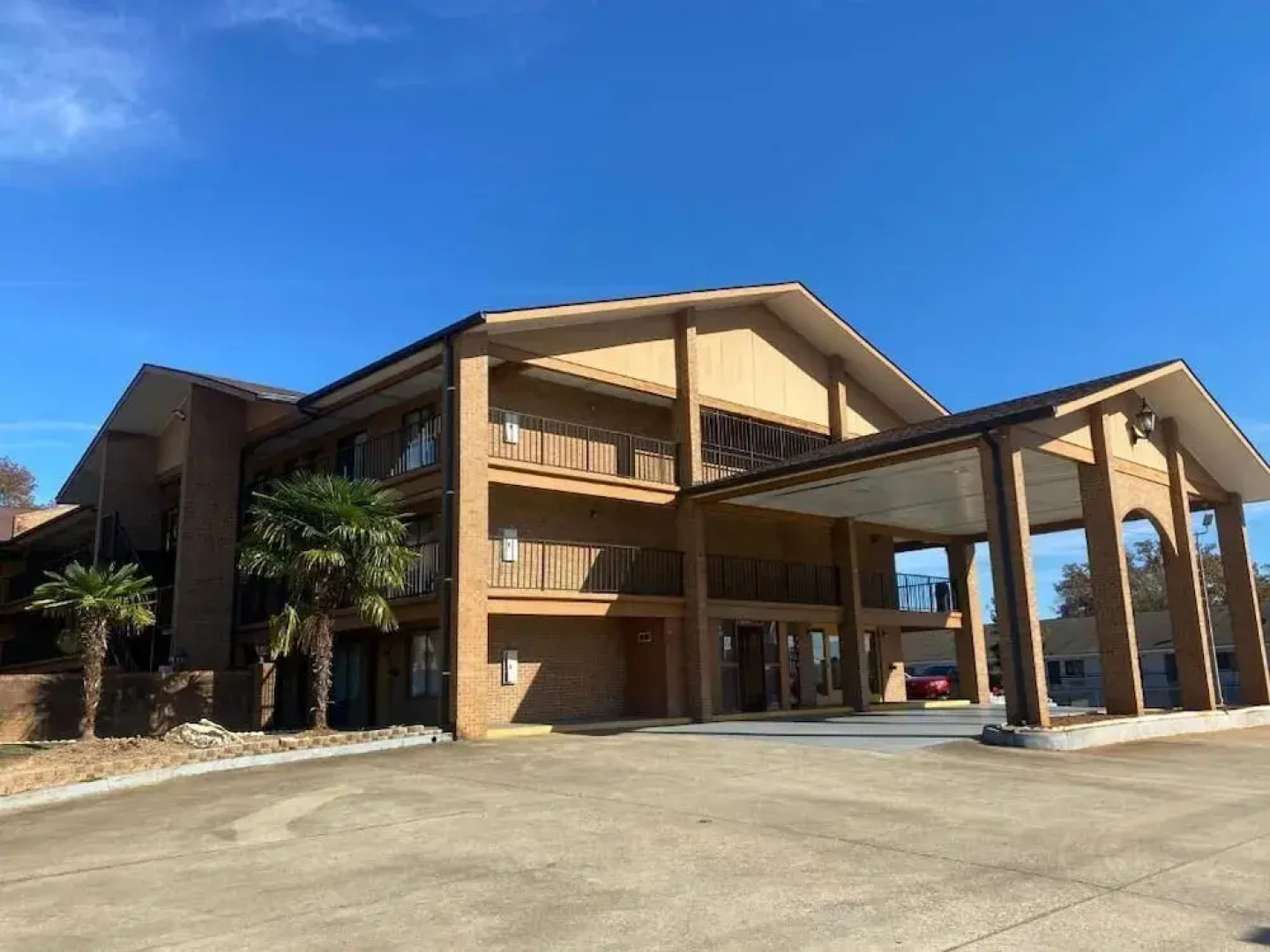 American Inn & Suites