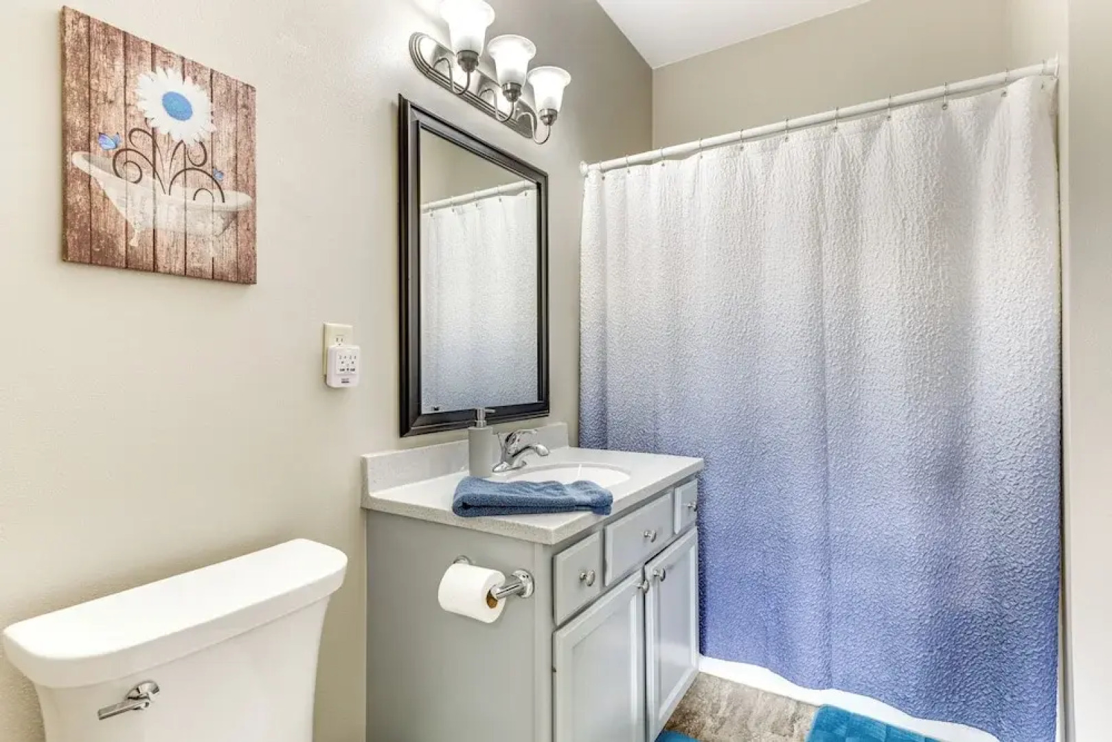 Lake Mills Retreat: 1 Mi to Beaches & Dining!